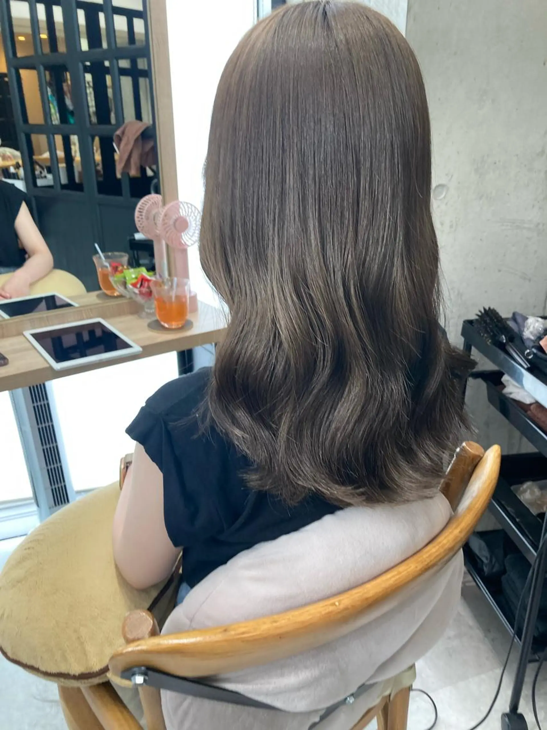 セミロング ✨色持ちの良い艶 カラー✨蟹江真世のヘアスタイル