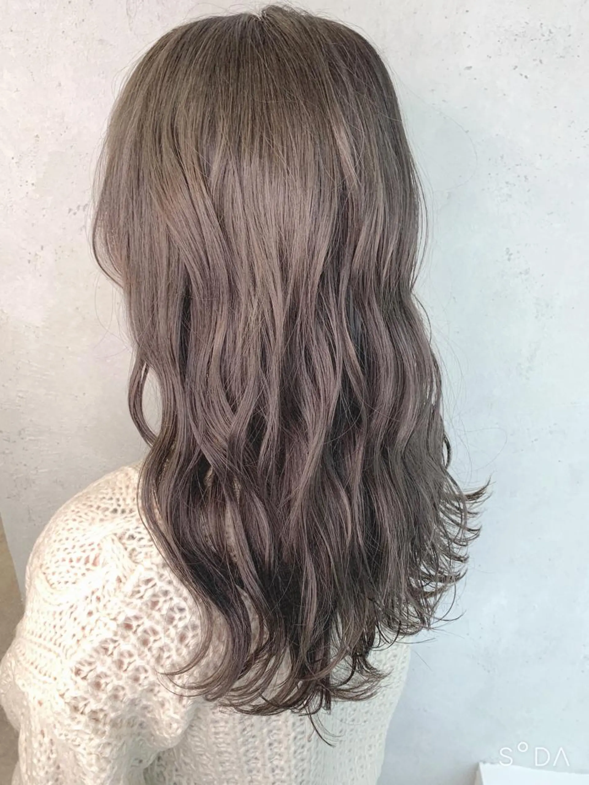 セミロング カラー ネイル 前髪顔周りカット 沼田　拓斗のヘアスタイル