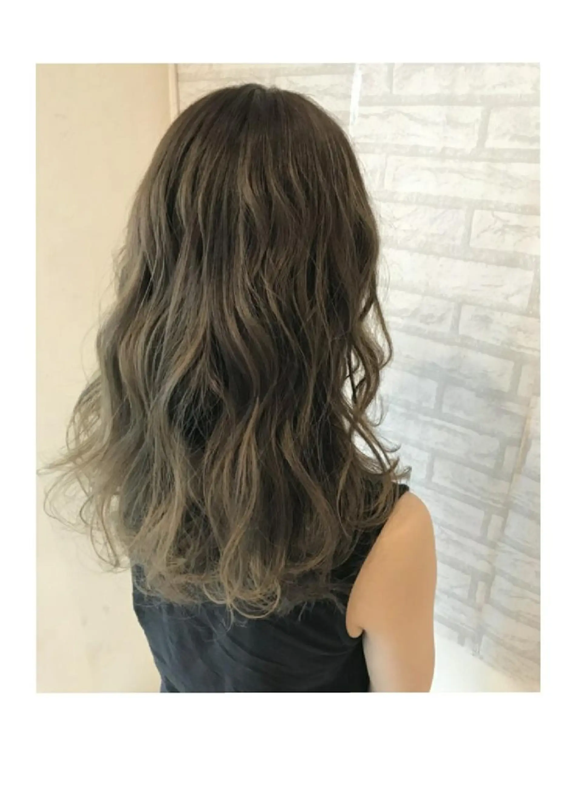 ロング カラー アッシュ ベージュカラー ハイライトカラー ハイライト JIL BLAN 京都所属・RU RIのヘアスタイル