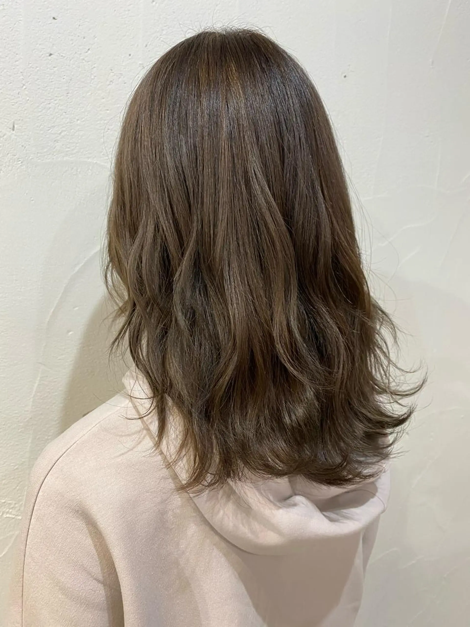 ミディアム カラー ブリーチ グレージュ ヘアカラー ミニモお気に入り数 No.1宍戸雄弥のヘアスタイル