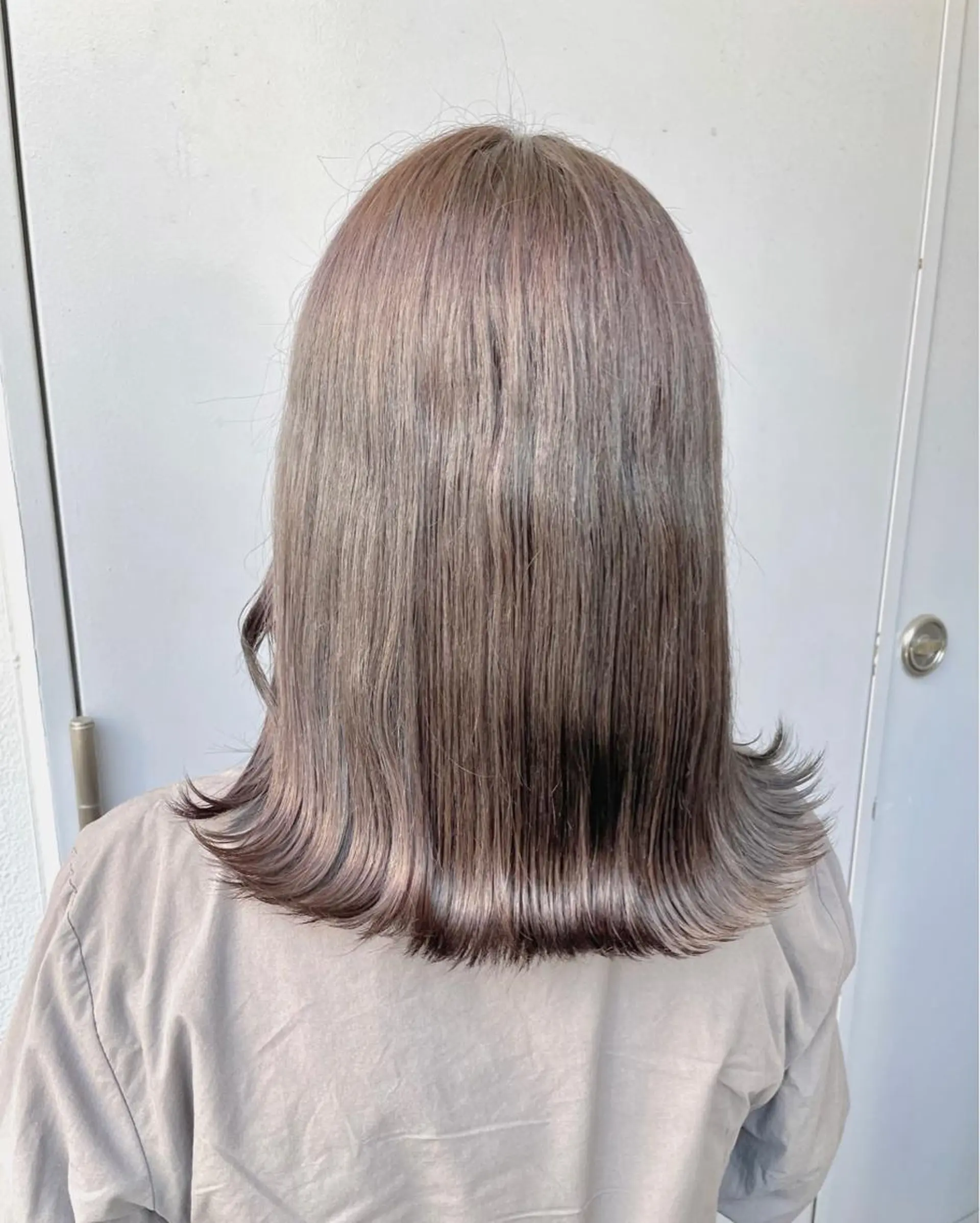 ミディアム カラー カット ヘアカラー トリートメント ヘッドスパ ヘアセット ベージュカラー💖 やすひろのヘアスタイル