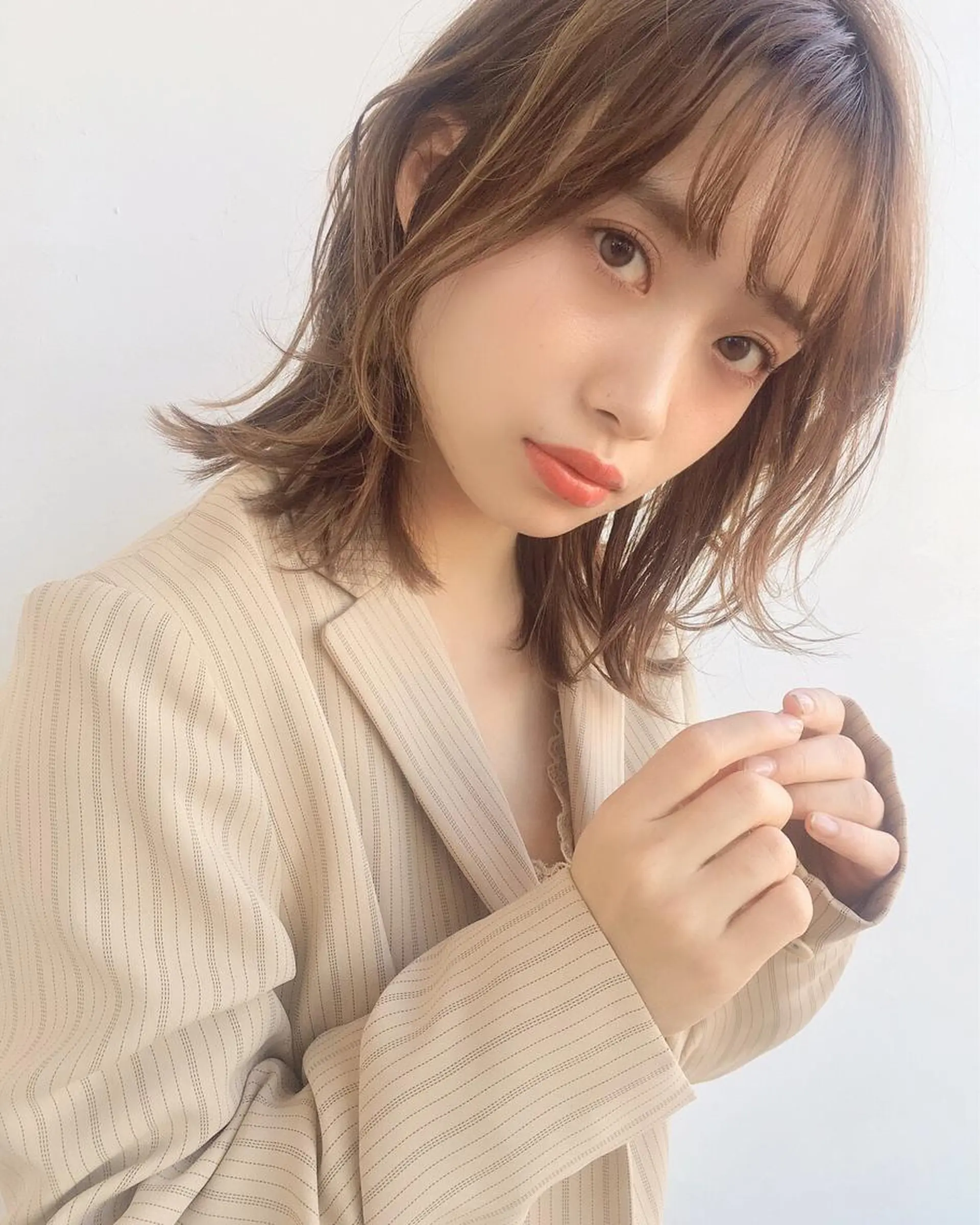 ミディアム くびれヘア くびれレイヤー レイヤーカット 鎌倉 彩のヘアスタイル