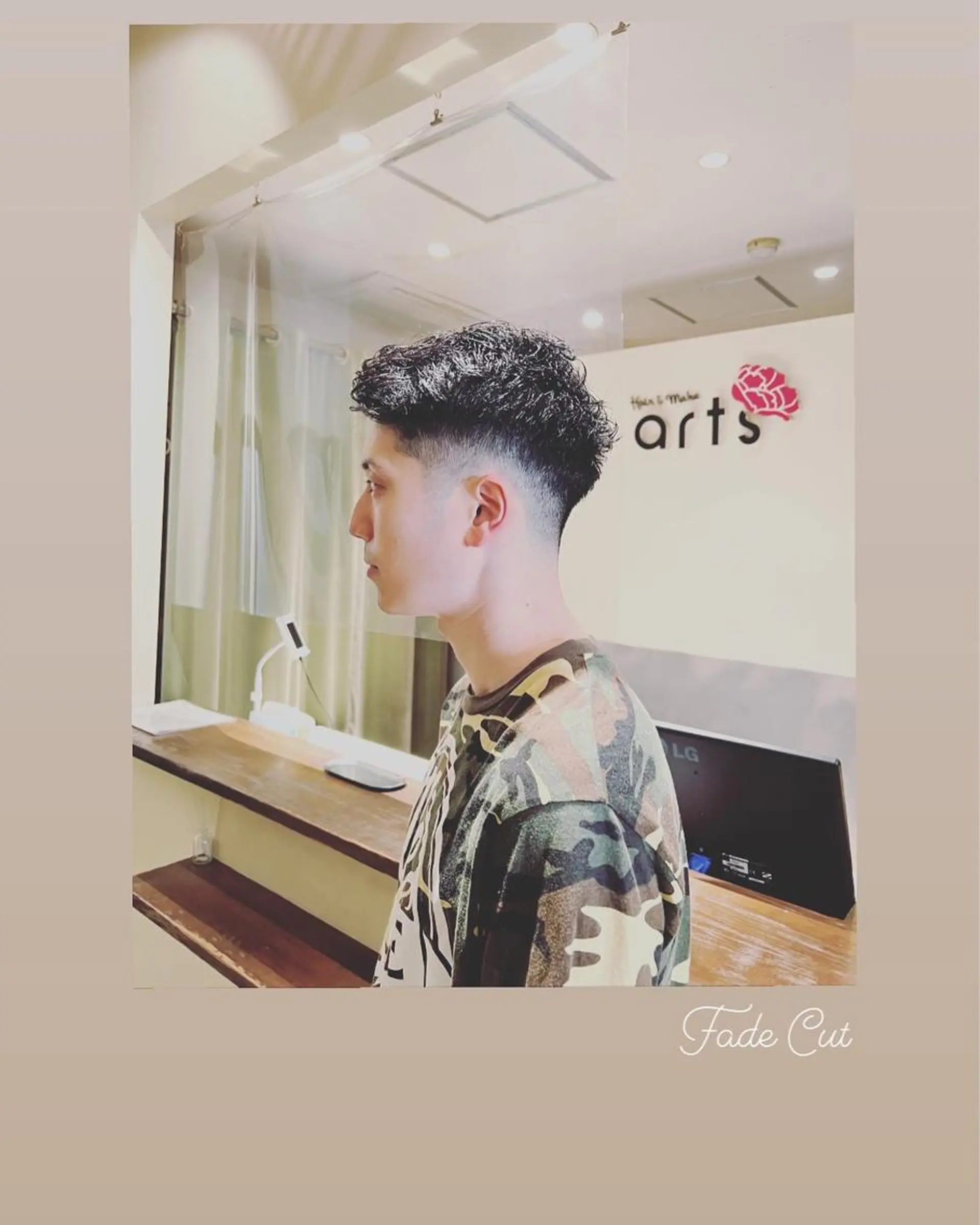 ショート メンズ フェードカット ハイライト/インナー /ブリーチ/レイヤーのヘアスタイル