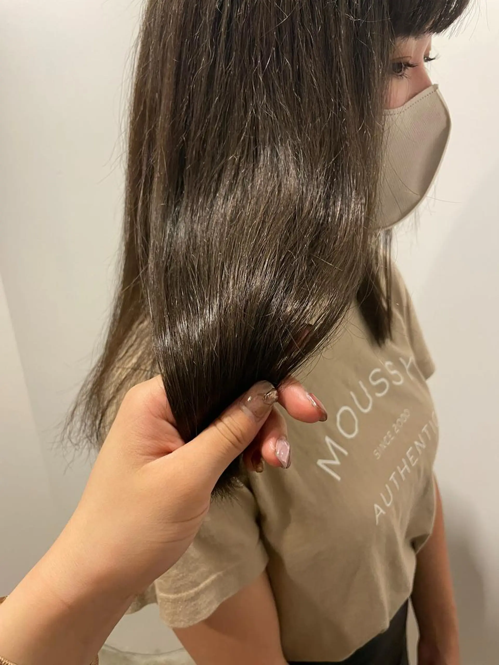 セミロング カラー ベージュカラー ブリーチ 透明感カラー/顔周り レイヤー/髪質改善のヘアスタイル