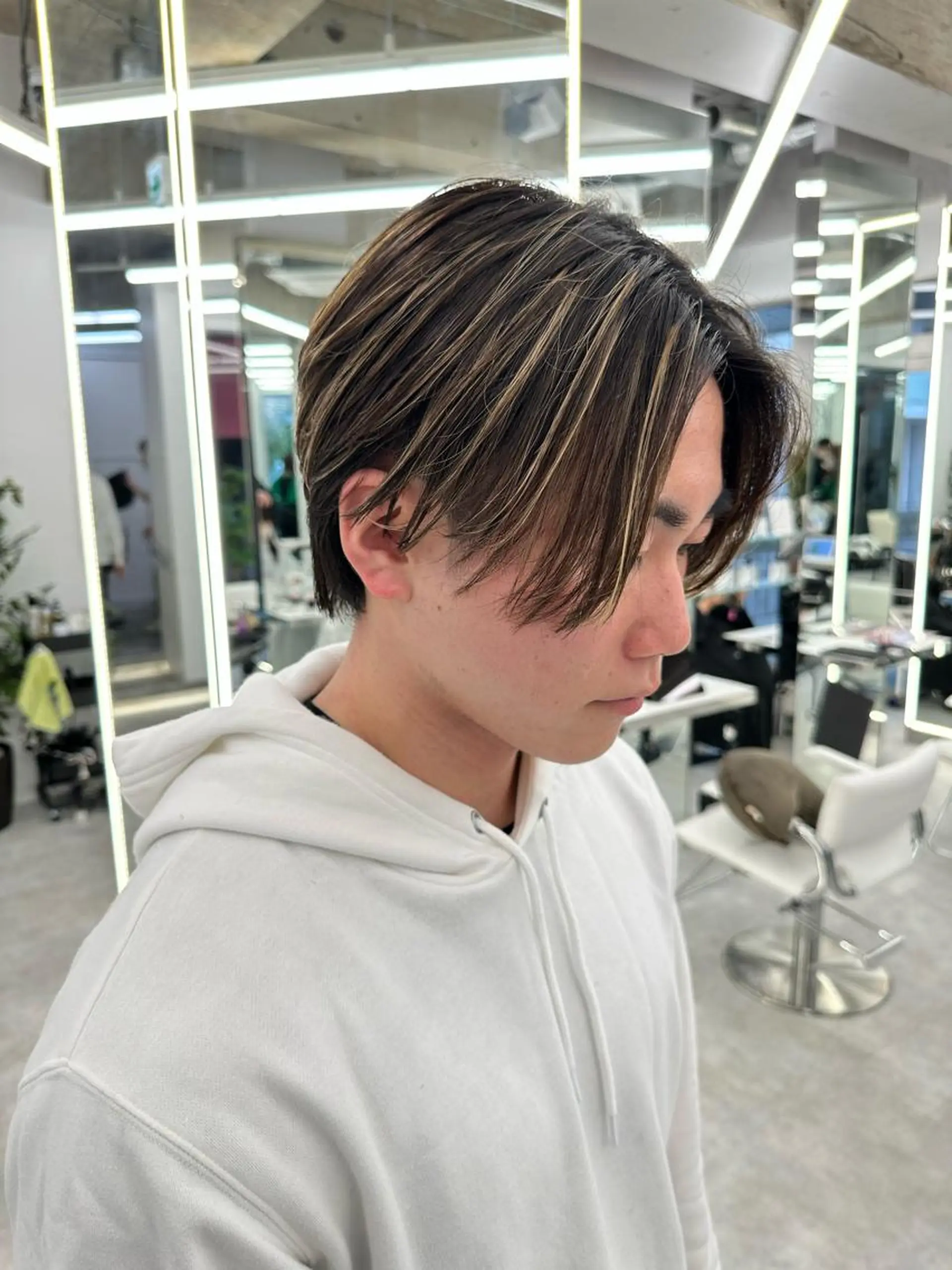 ショート カラー メンズ メンズブリーチ メンズハイライト ブリーチ ケアブリーチ ハイライトカラー カット ヘアカラー トリートメント ブリーチ指名No.1 Daikiのヘアスタイル