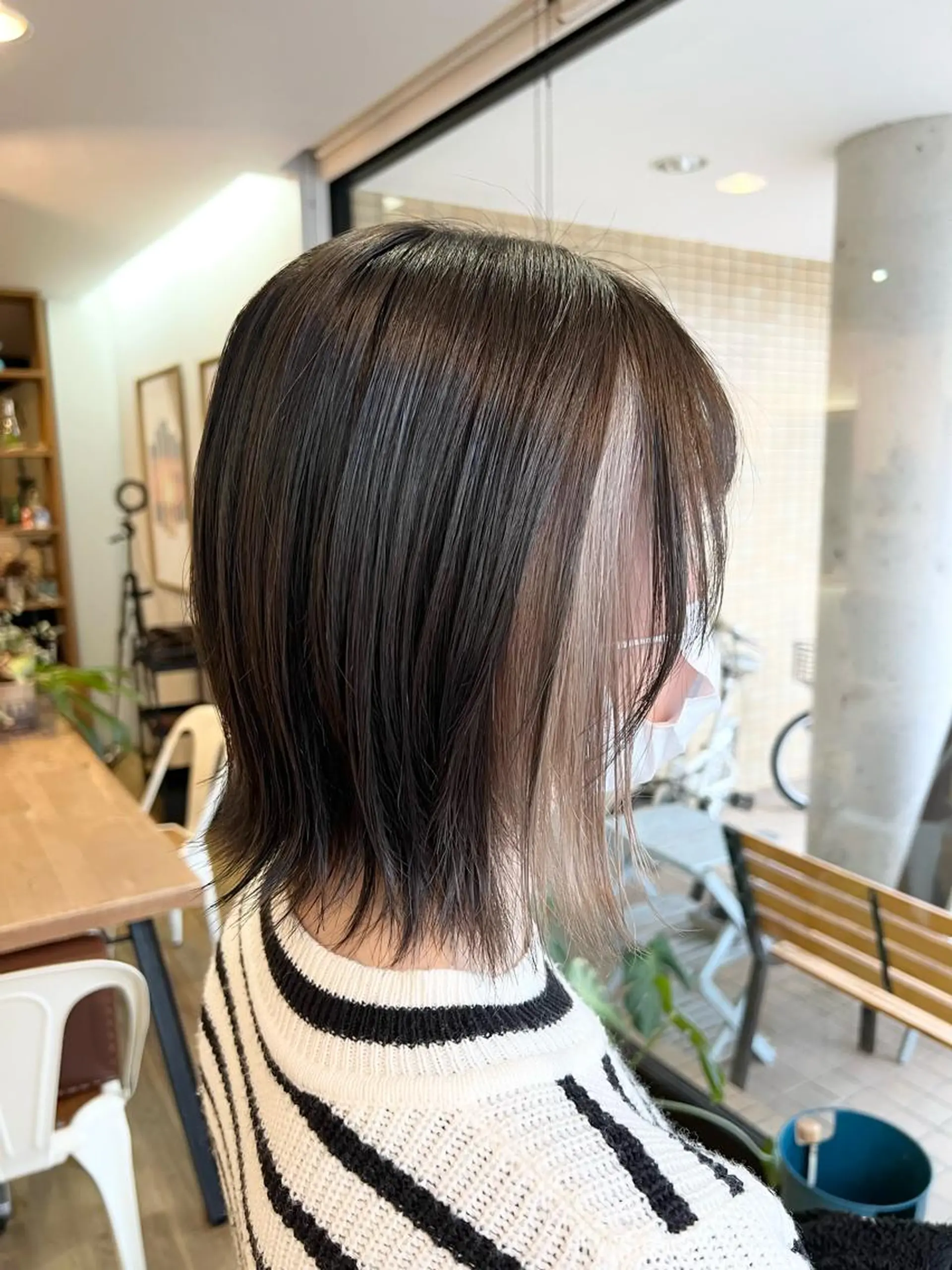 ショート カラー イヤリングカラー ヘアカラー 堀 望美のヘアスタイル