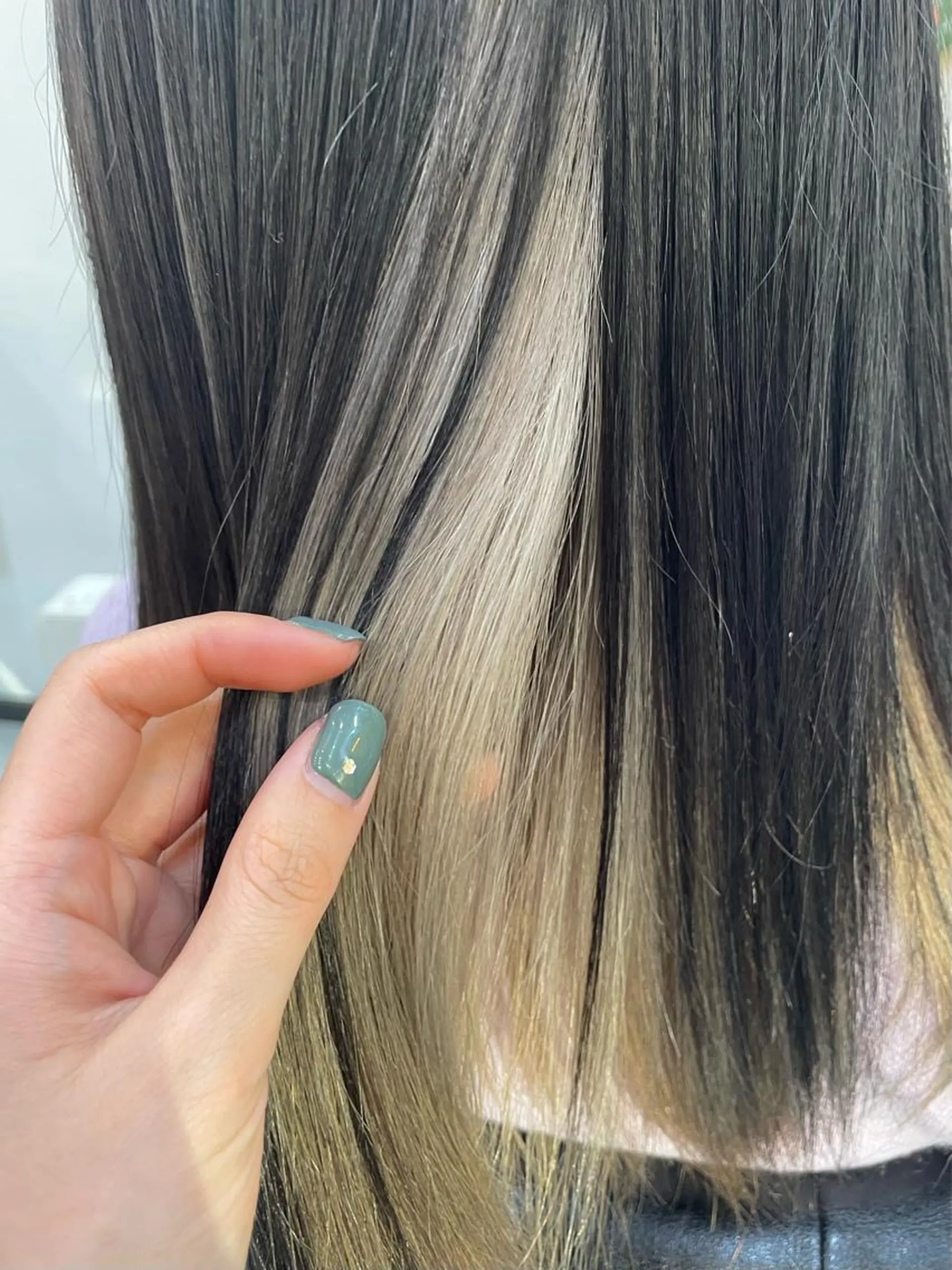 ロング カラー 高梨 菜々のヘアスタイル