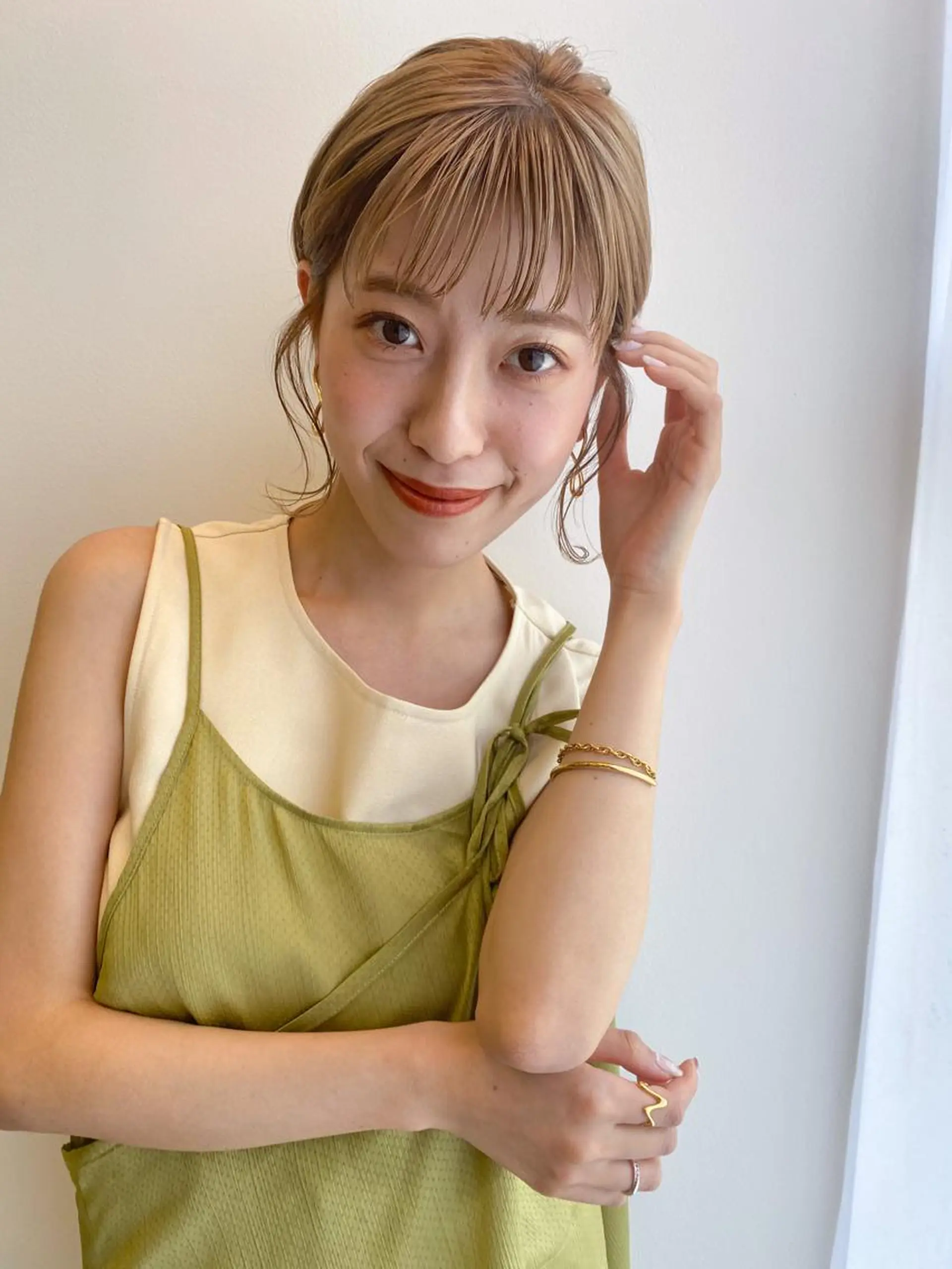 ミディアム カラー ヘアアレンジ ミディアムパーマ アッシュ ブリーチ ケアブリーチ 透明感カラー モリシュンスケ /レイヤー/髪質改善のヘアスタイル