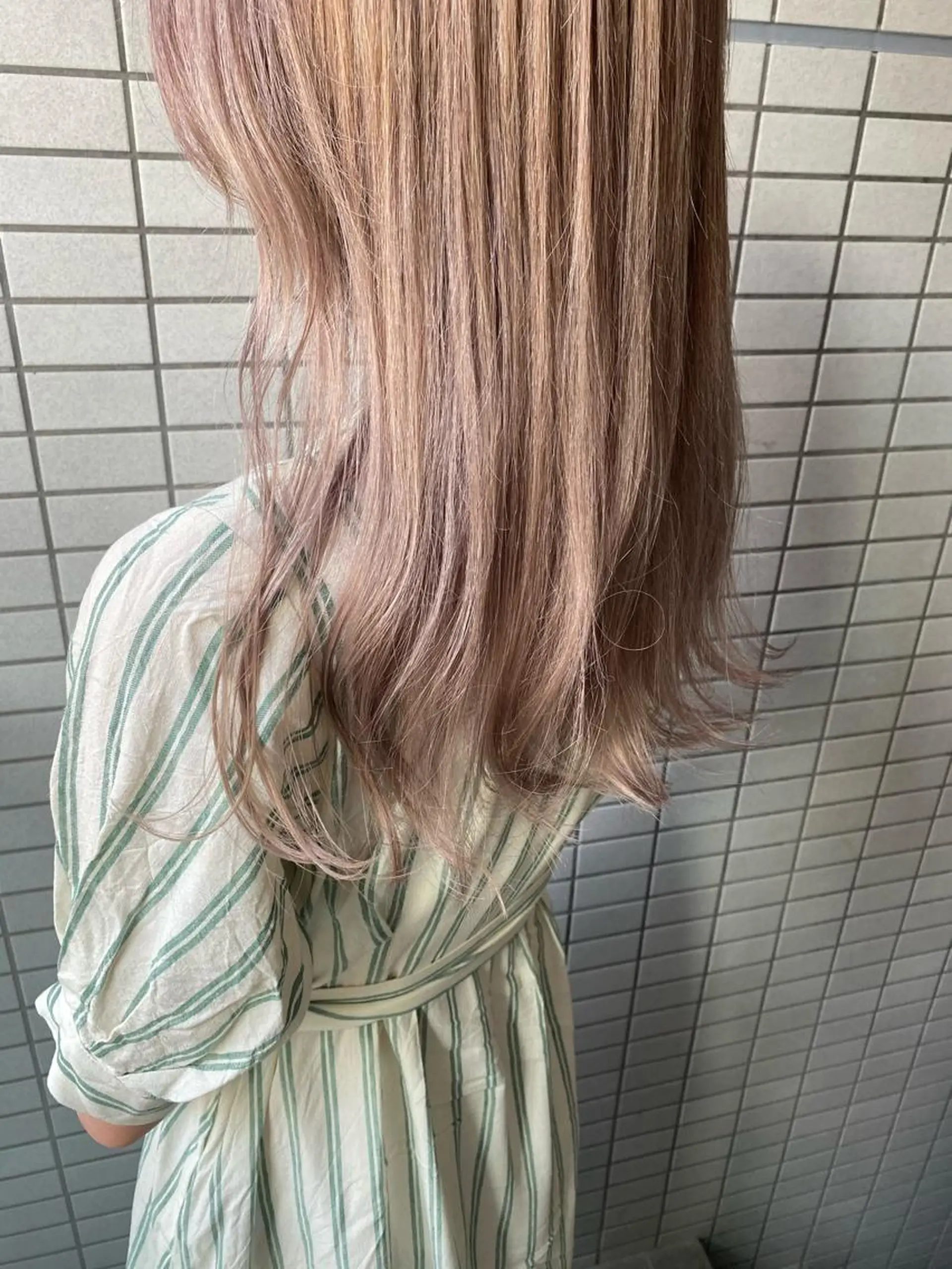 ロング カラー ブリーチ ヘアカラー コマツリサ ROCCO eastのヘアスタイル