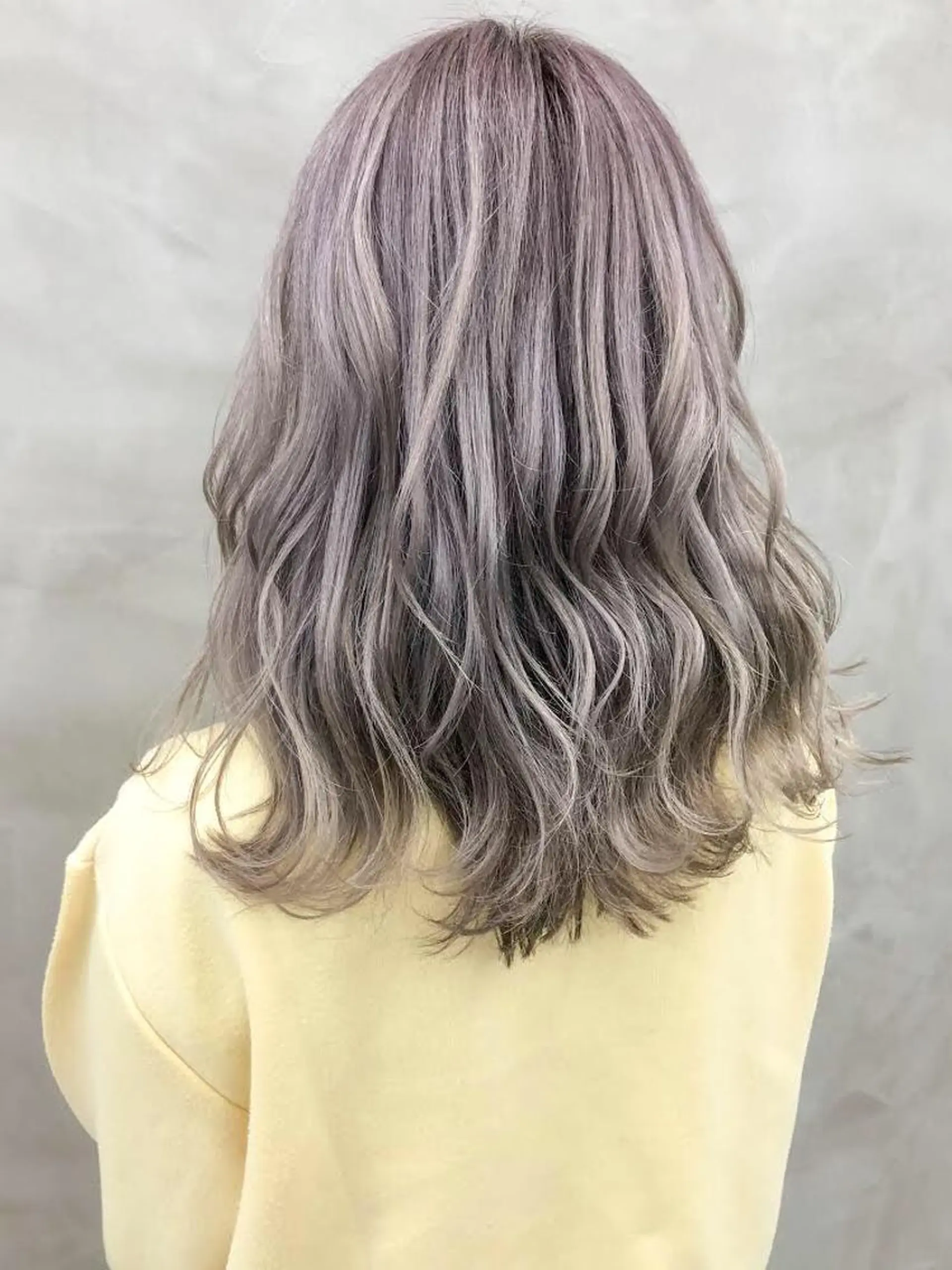 カラー ブロンド シルバー ショート・ボブ 徳竹淳一のヘアスタイル