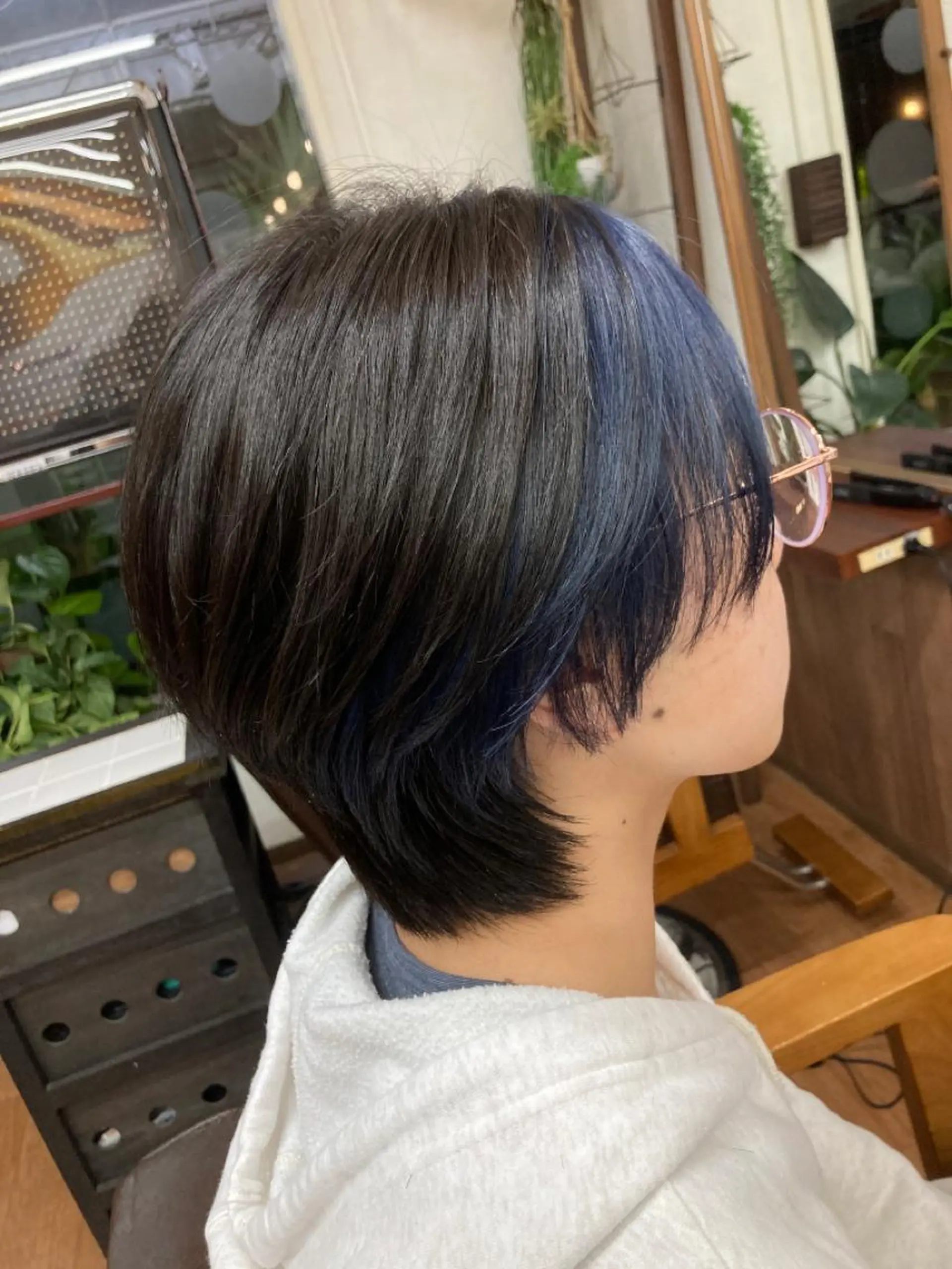 カラー メンズ メンズインナーカラー ブルーカラー インナーカラー ネイビーカラー カット ヘアカラー トリートメント 澤田 拓己のヘアスタイル