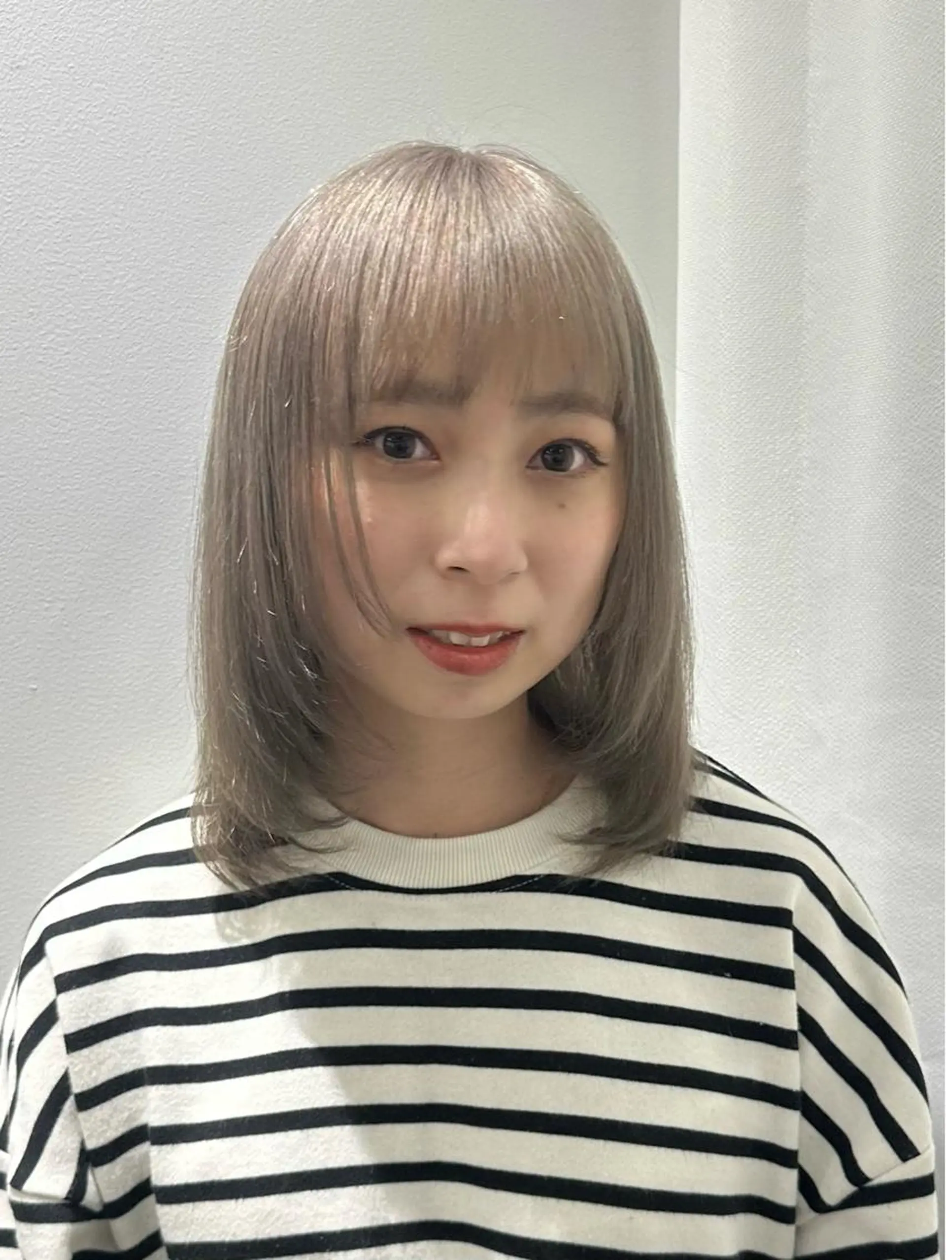 ミディアム カラー ベージュカラー ブリーチ ホワイトベージュ REAL 心斎橋所属・ブリーチ/ベージュ /natsumiのヘアスタイル