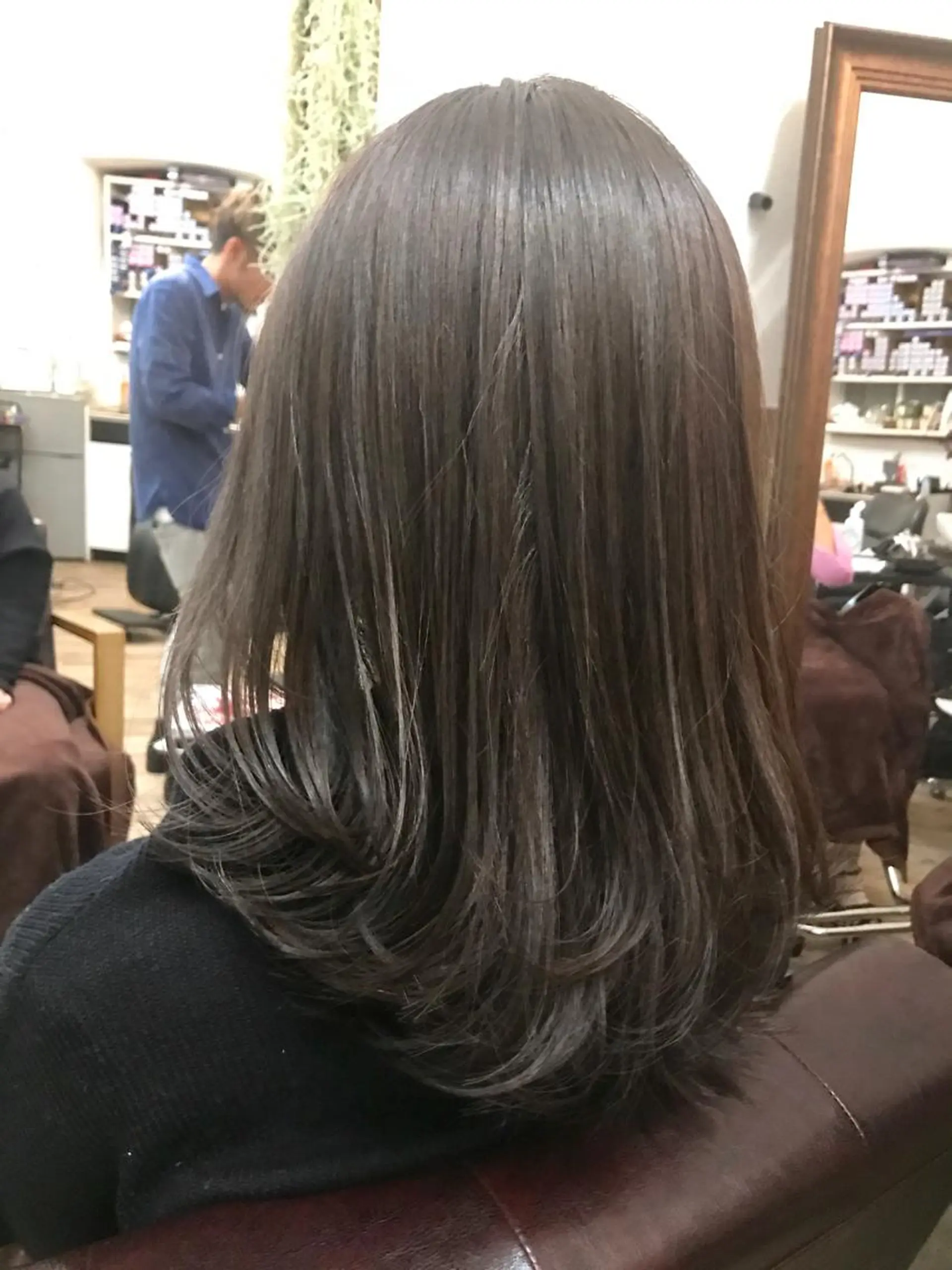 ミディアム カラー ヘアアレンジ アッシュ ブリーチ ブルーカラー ブルーアッシュ 透明感カラー 白髪ぼかしハイライト バレイヤージュヤマトのヘアスタイル