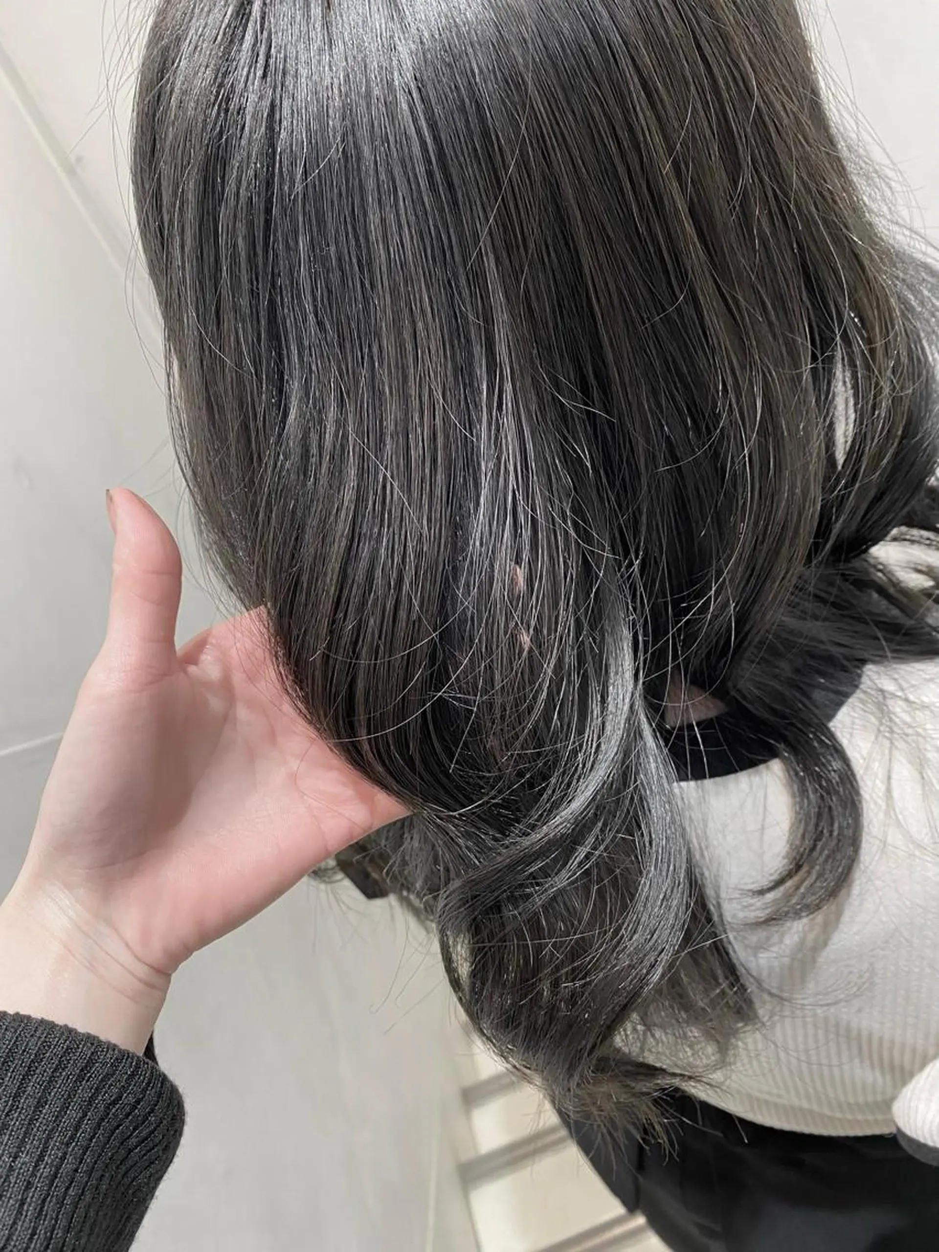 セミロング カラー 透明感カラー グレージュ オレンジ ✨くびれスタイル✨️ 戸嶋穂乃香のヘアスタイル