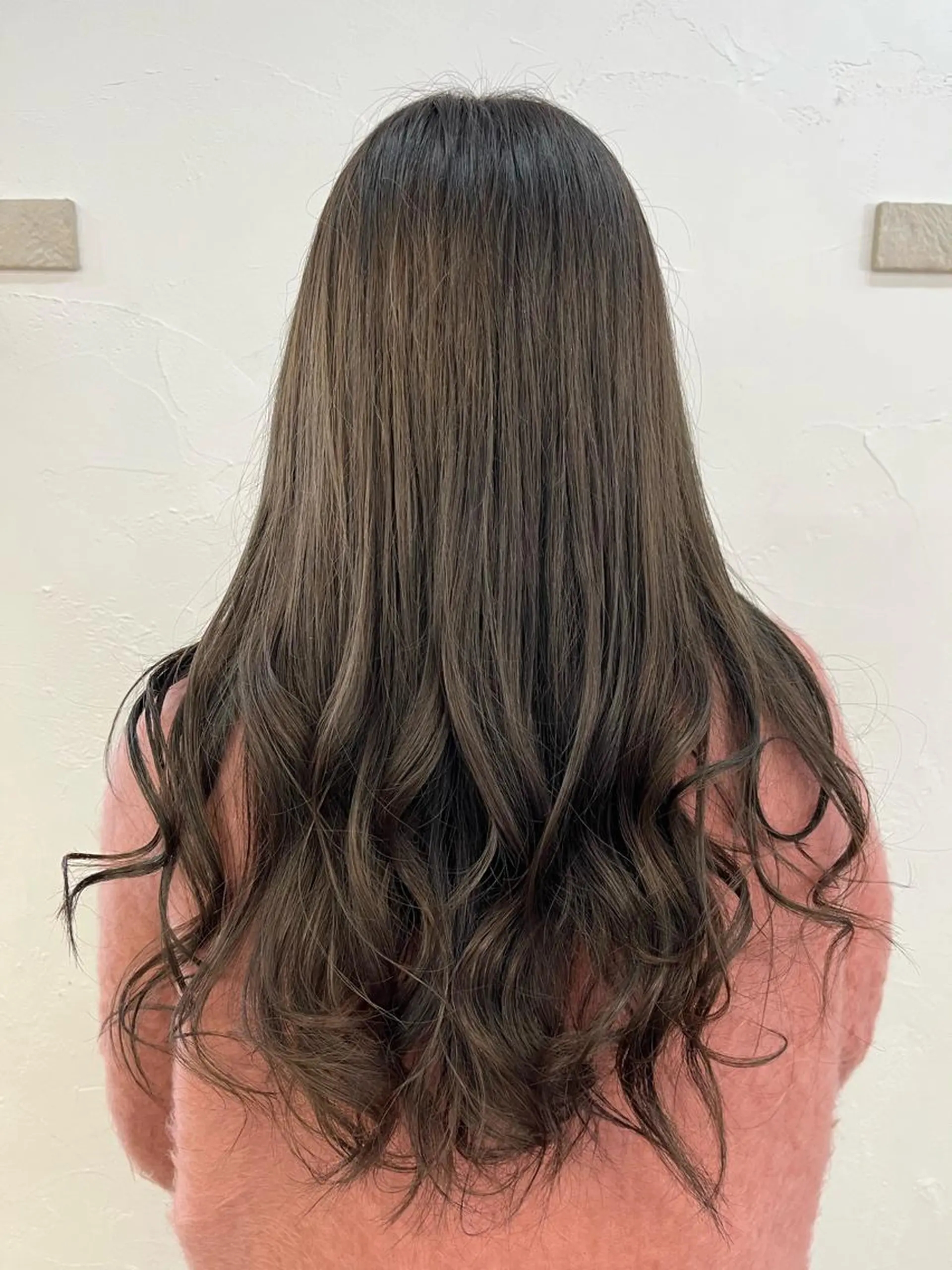 ロング カラー 透明感カラー グレージュ カット ヘアカラー YUZUKI/艶カラ ー/丸みショートのヘアスタイル