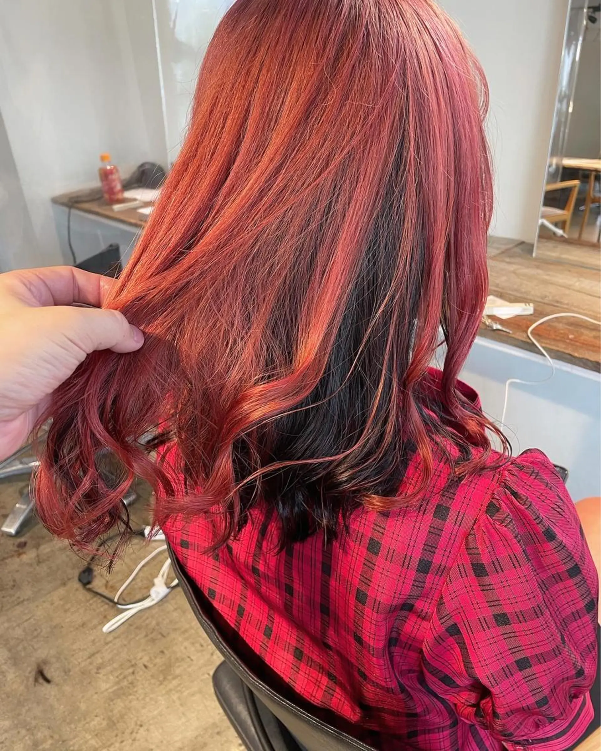 ミディアム カラー インナーカラー ピンクカラー ヘアカラー トリートメント ハイトーン/レイヤー /ケアブリーチ石川治のヘアスタイル