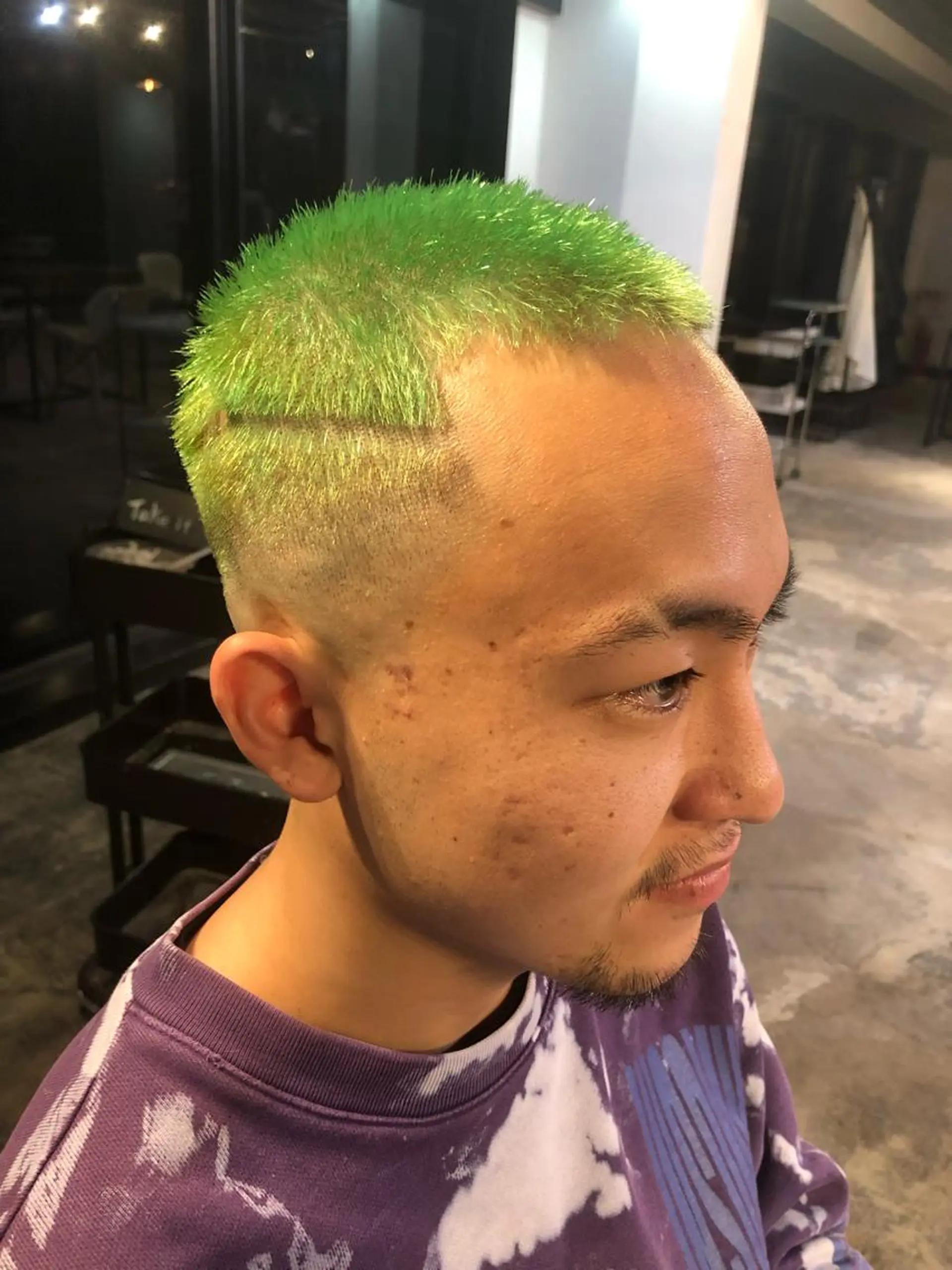 ショート カラー メンズ フェードカット メンズハイトーン 学生（メンズ向け） スキンフェード ハイトーンカラー メンズ特化✂︎ ✂︎sunのヘアスタイル