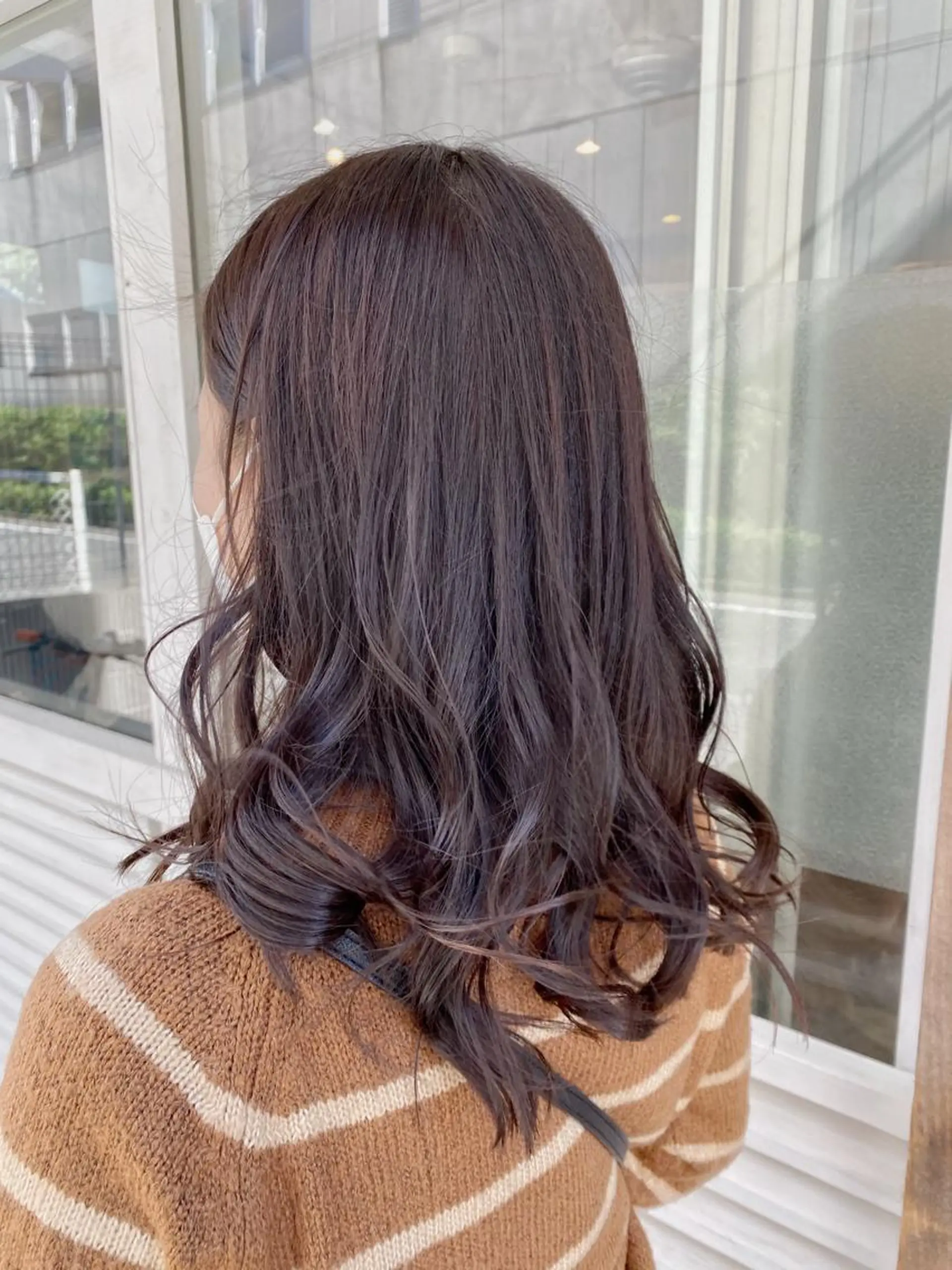 セミロング チョコレートブラウン ヘアカラー トリートメント LeSoleil 大江珠実のヘアスタイル