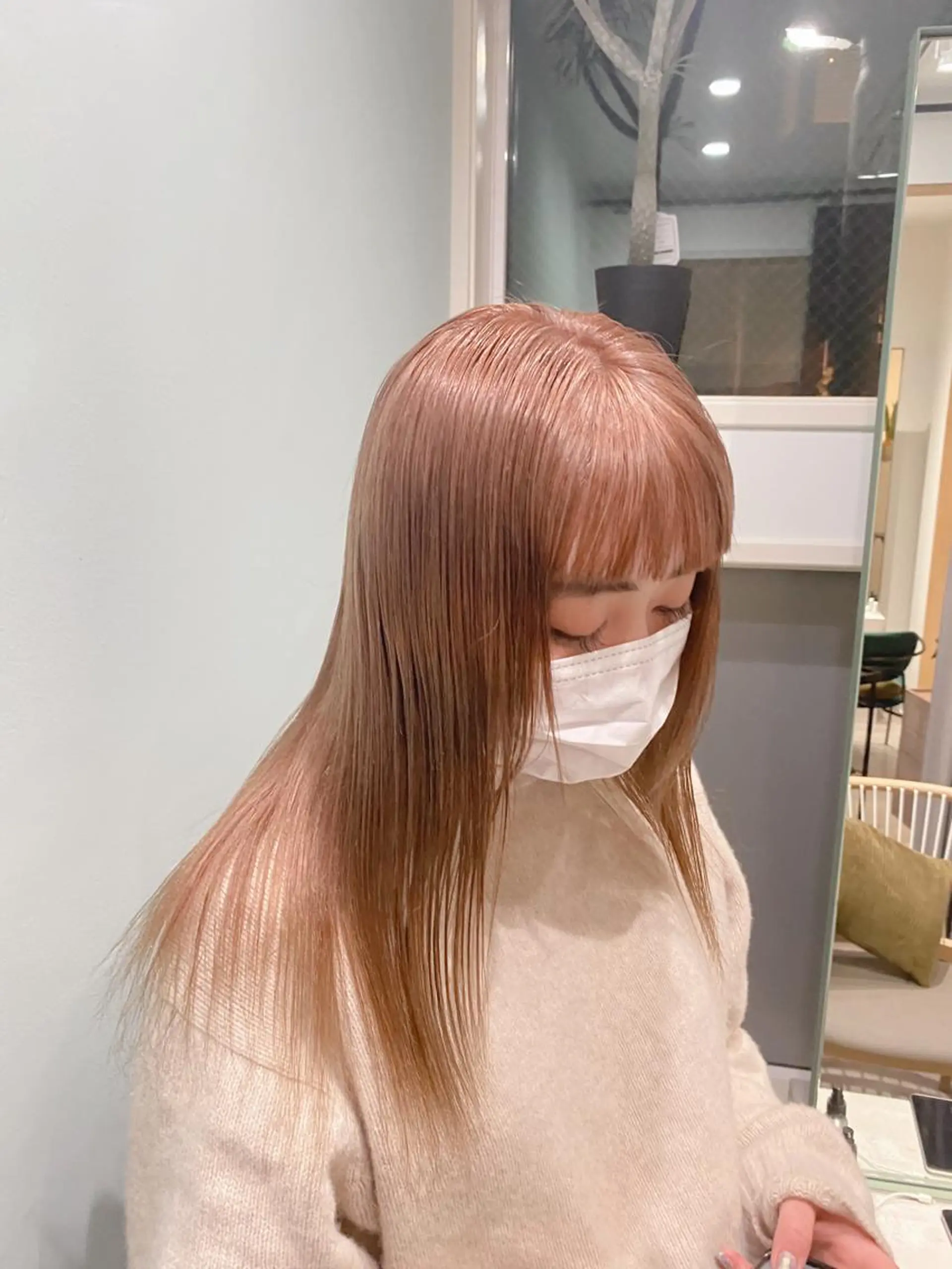 ロング カラー ベージュカラー ブリーチ ブロンド ピンクカラー 美髪ストレート 川本雄己のヘアスタイル