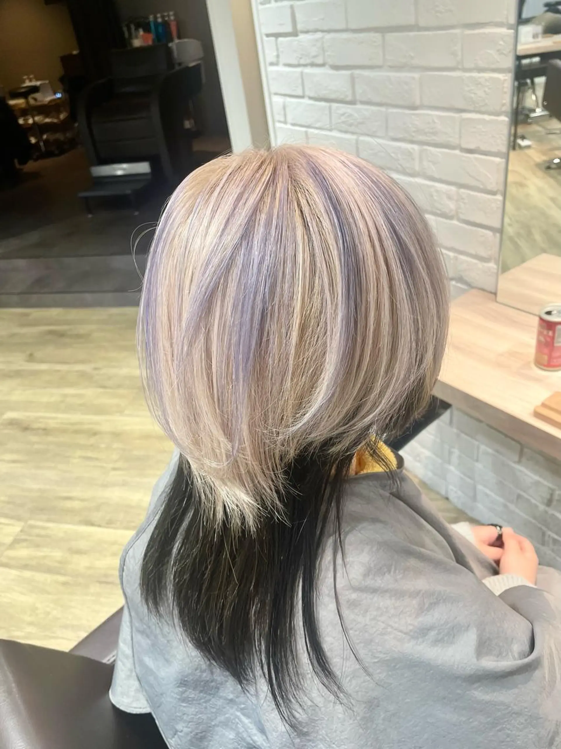 セミロング パープルカラー ウルフカット 前田 菜奈子のヘアスタイル