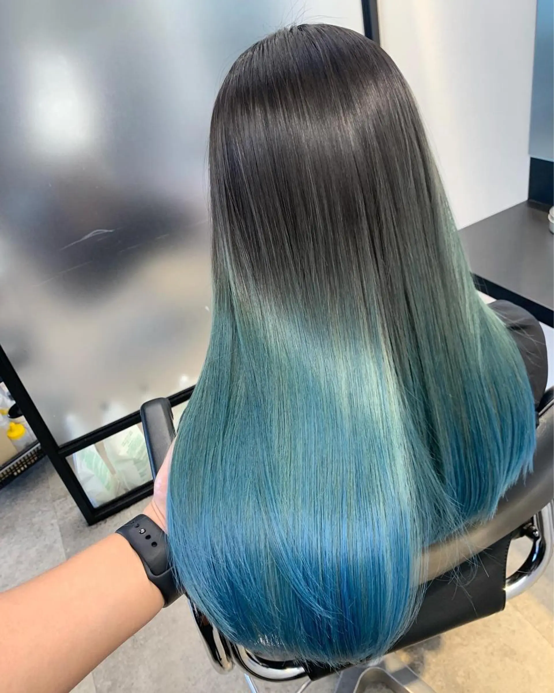 ロング ヘアカラー トリートメント 及川シゲル 髪質改善講師のヘアスタイル