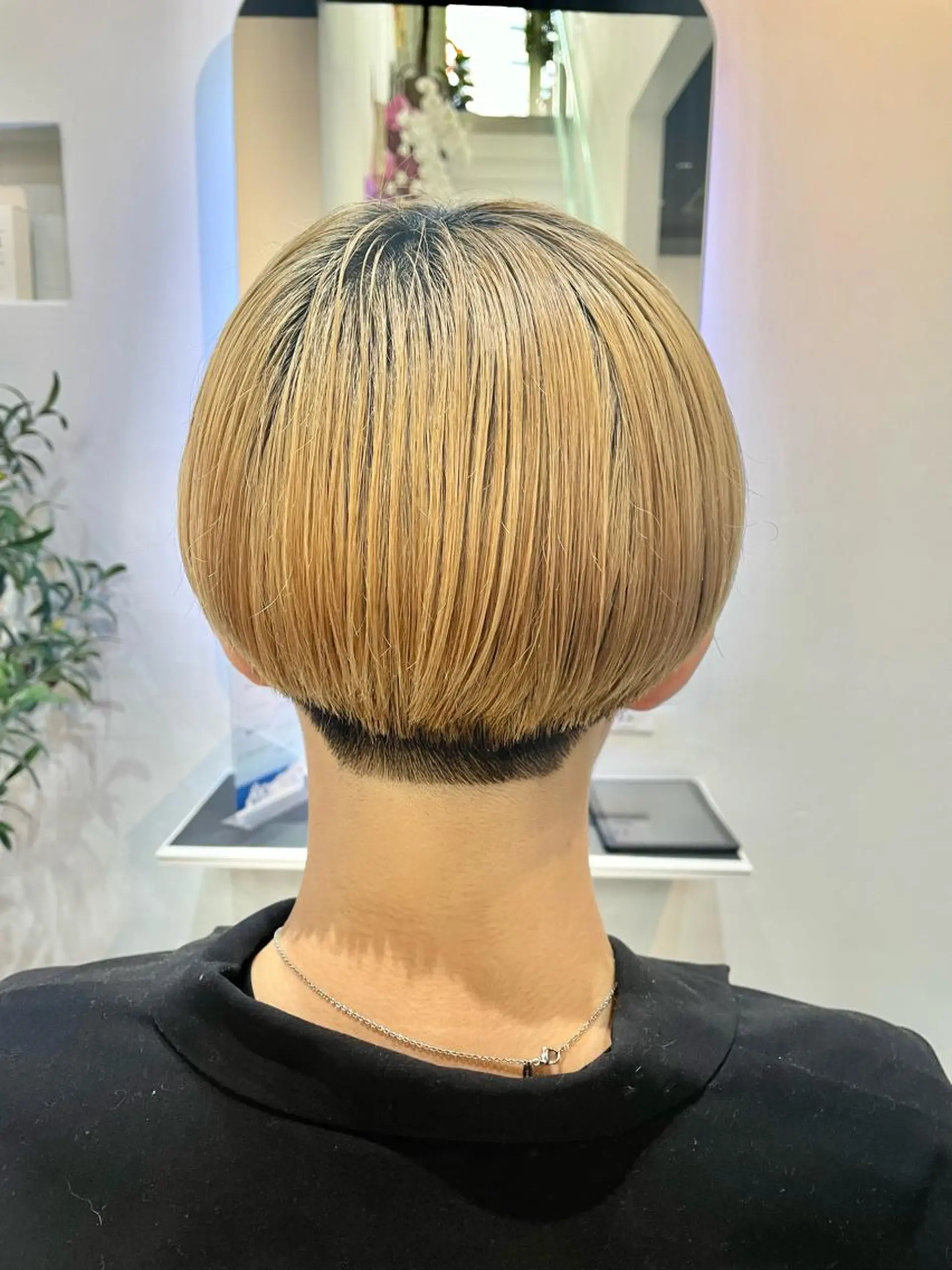 ショート カラー メンズ メンズハイトーン マッシュ ハイトーンカラー 似合わせスタイル🪮 🌿まなべさとみ🌿のヘアスタイル