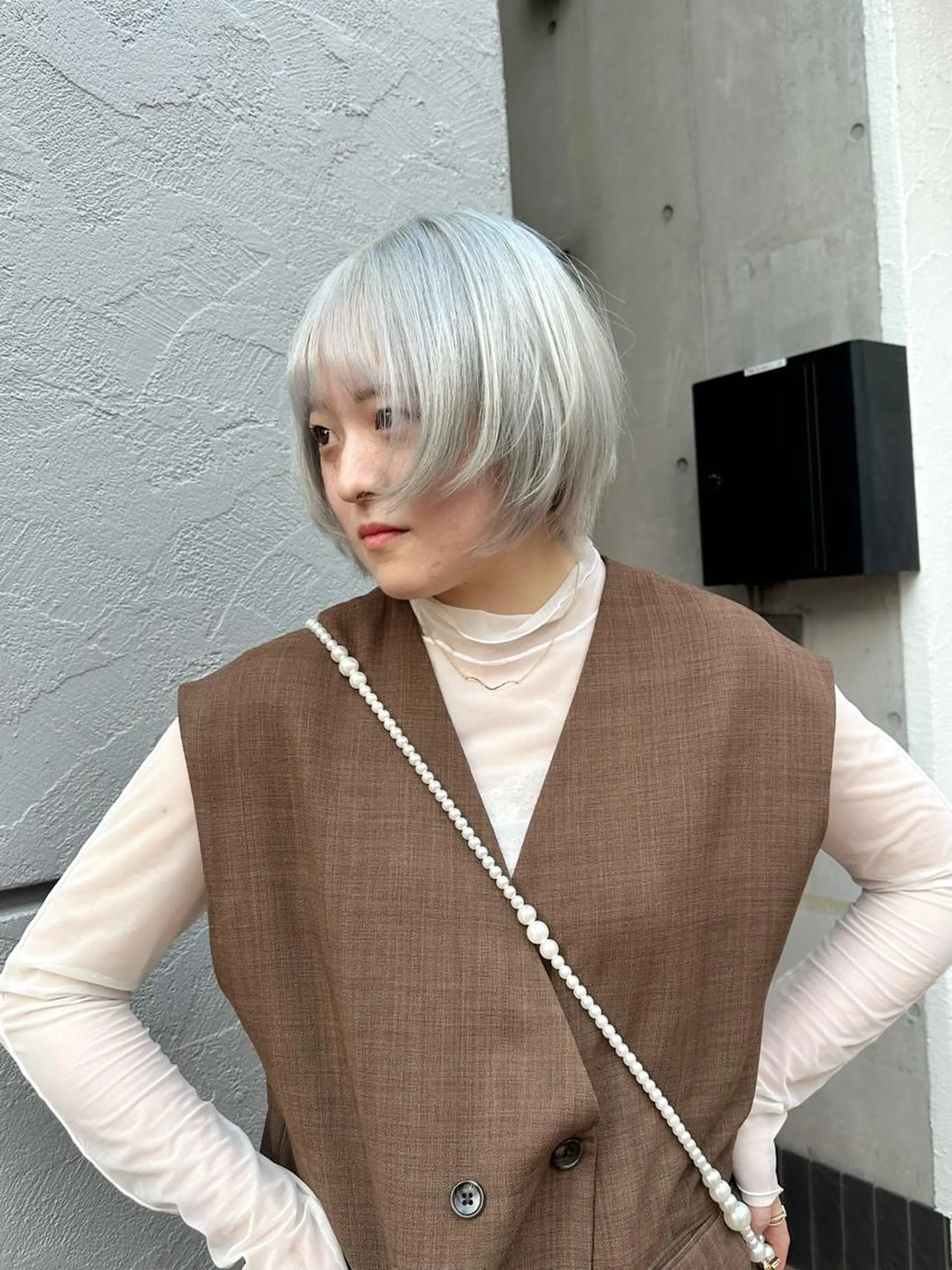 ショート カラー パーマ ヘアアレンジ メンズ キッズ ネイル マツエク・マツパ アイブロウ 切りっぱなしヘアボブ ミディアムヘアRYOのヘアスタイル