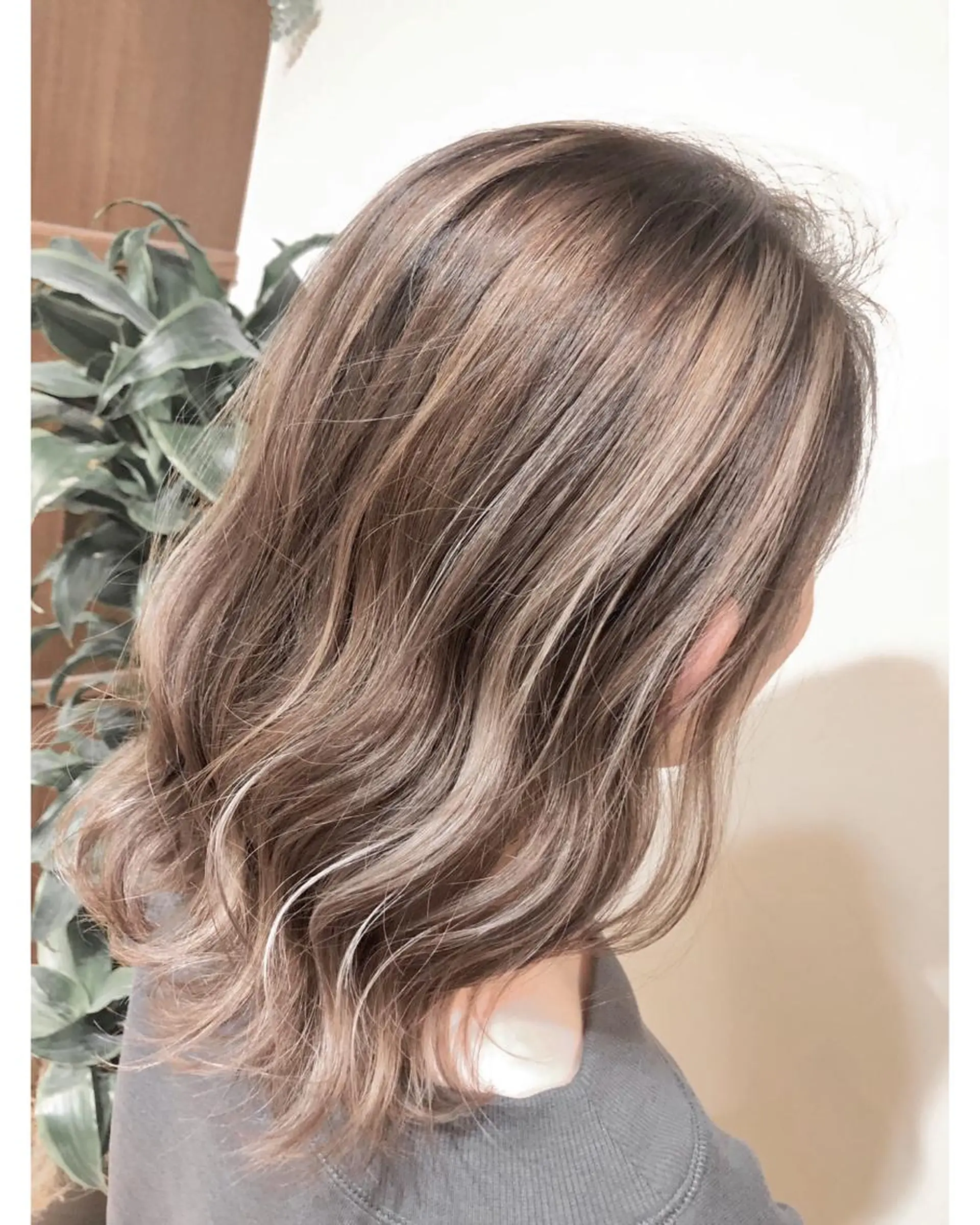 セミロング ハイライト ヘアカラー トリートメント 💓シールエクステ ルミエールのヘアスタイル