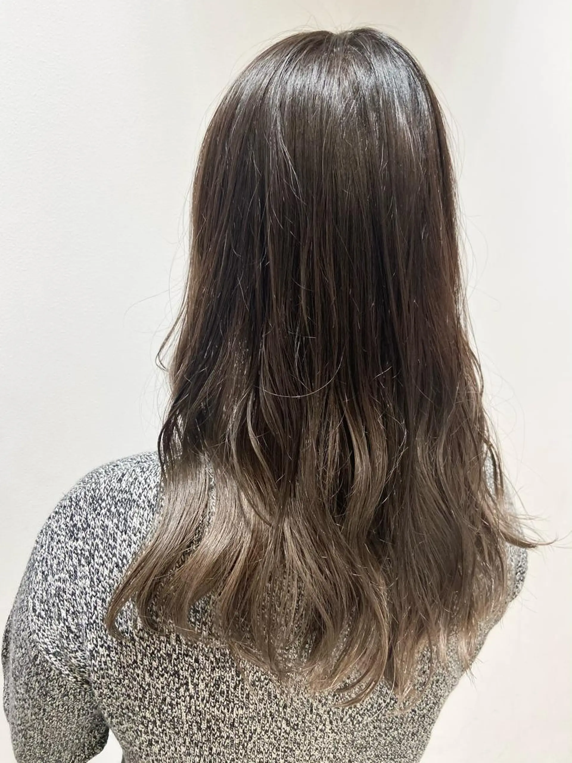 セミロング カラー 🐺ウルフ/レイヤー 似合わせ‎🤍沙羅のヘアスタイル