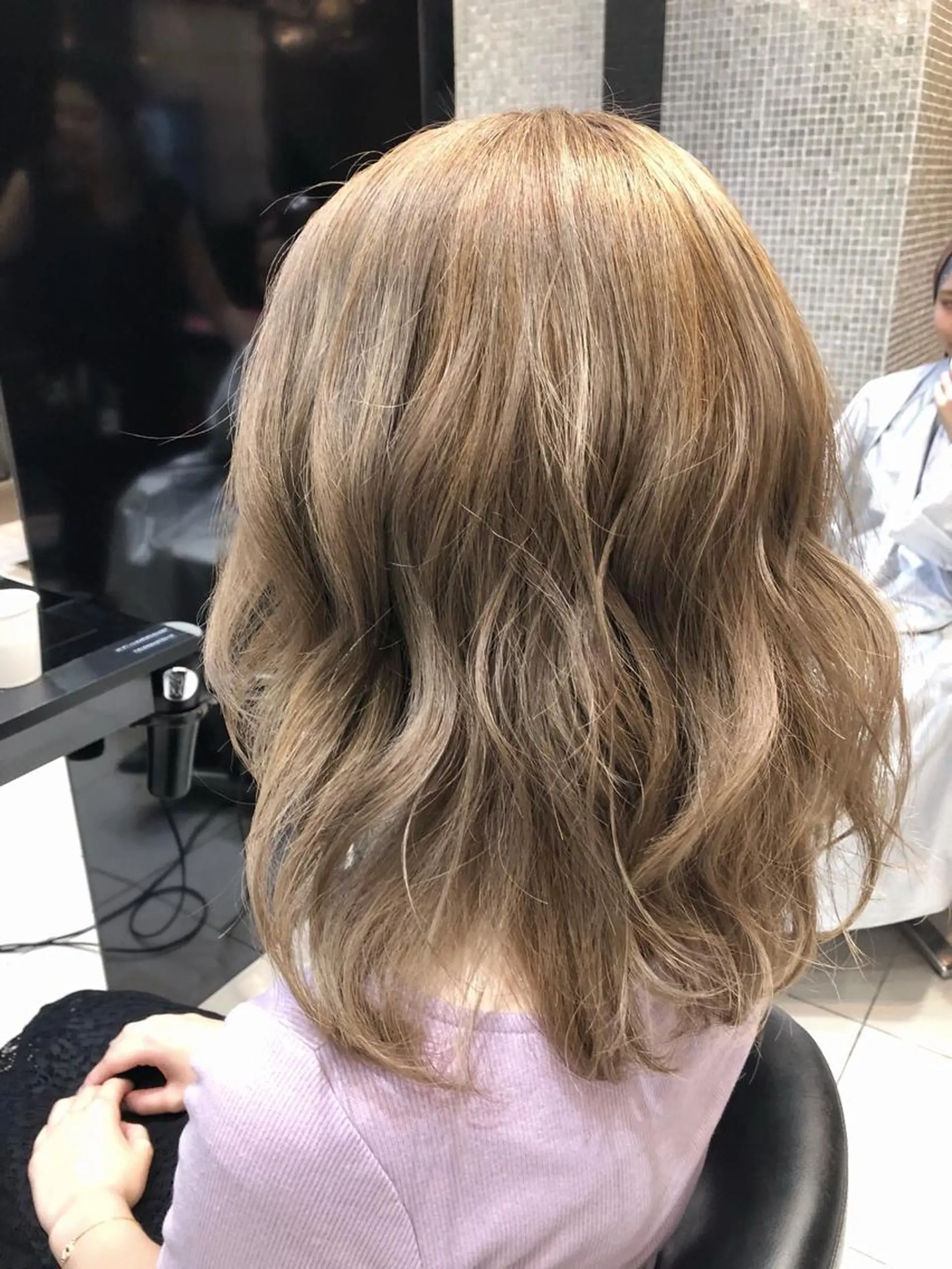 セミロング カラー ベージュカラー ホワイトベージュ 女性リピ90%🍨 🩷佐藤みずきのヘアスタイル