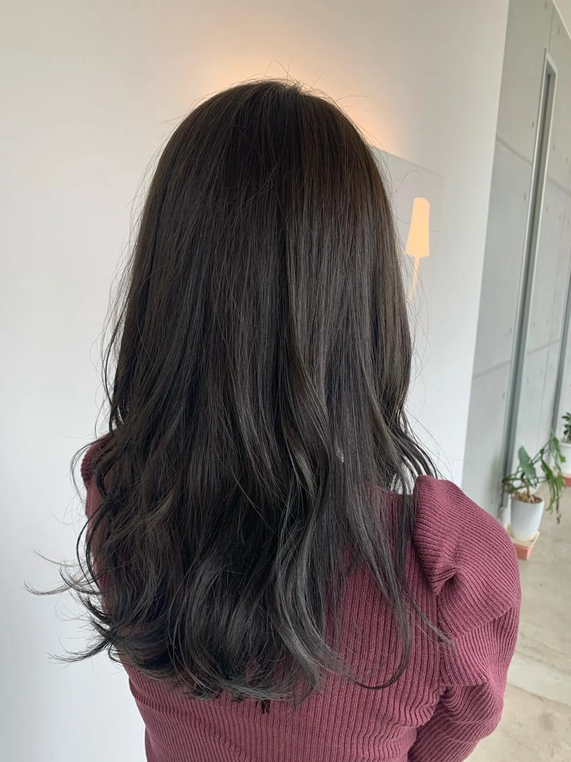 ミディアム アッシュ おせ ちさとのヘアスタイル