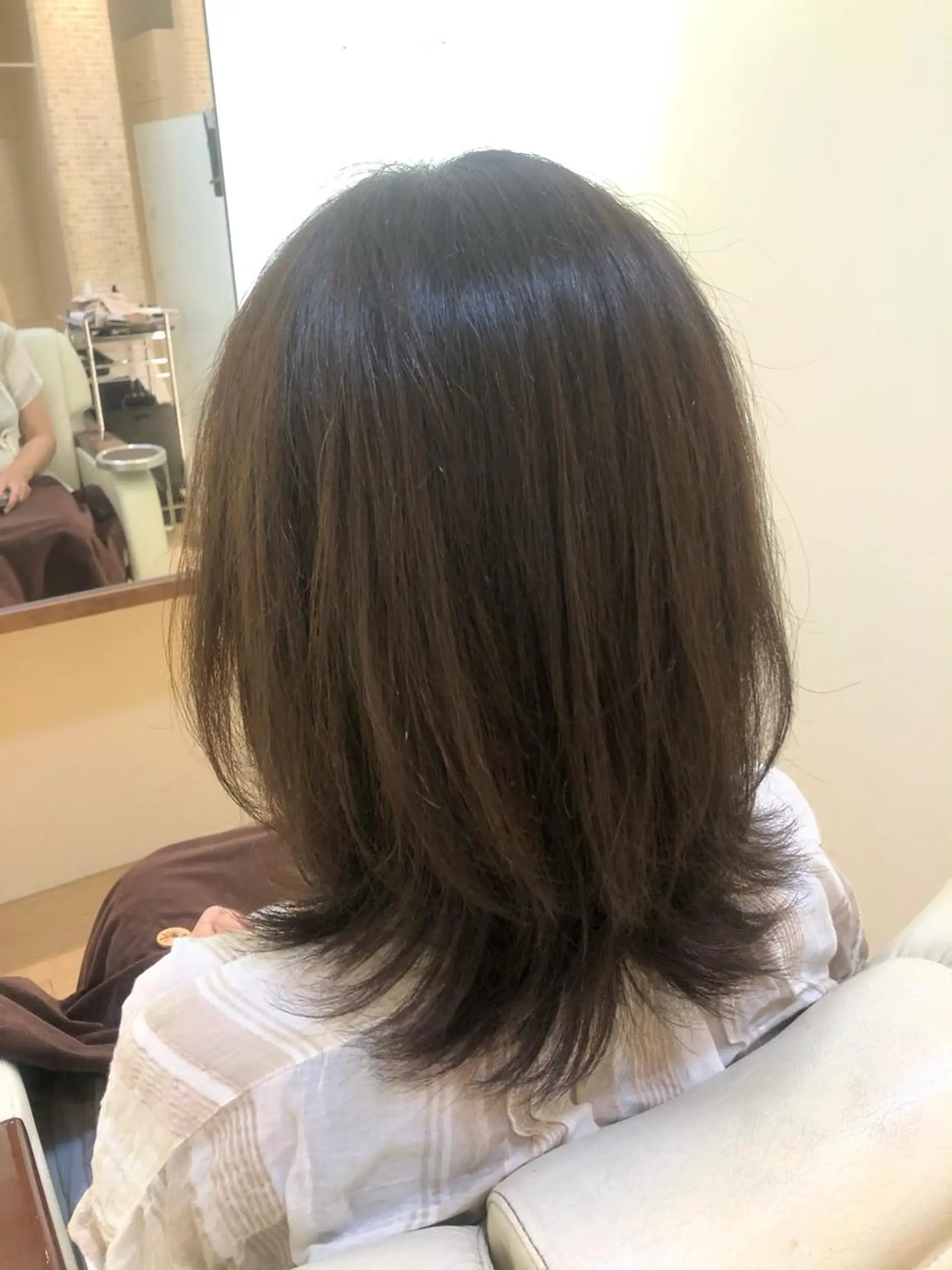 セミロング くびれヘア くびれレイヤー レイヤーカット 山岡 徹也のヘアスタイル