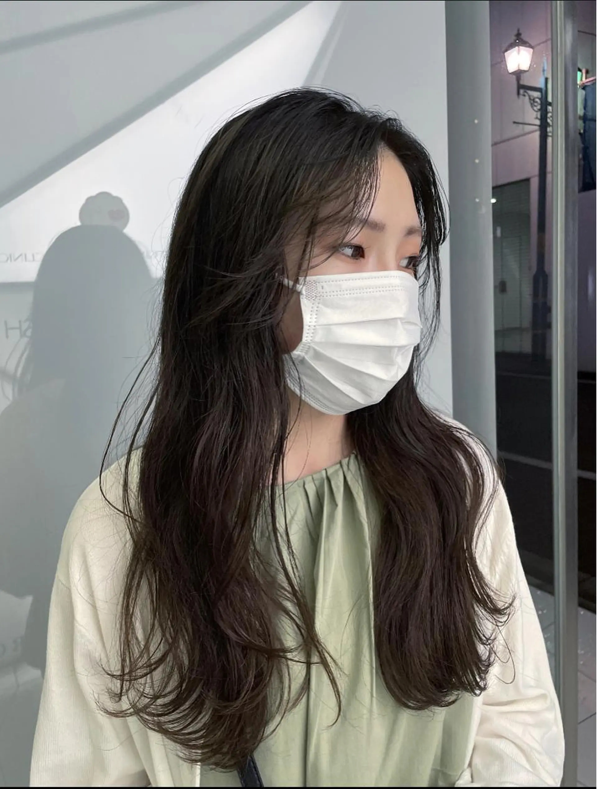 ロング カラー ブリーチ ブルーカラー ブルーグレー ブルーグレージュ 透明感カラー Konatsuメンズ /特殊ヘア/パーマのヘアスタイル