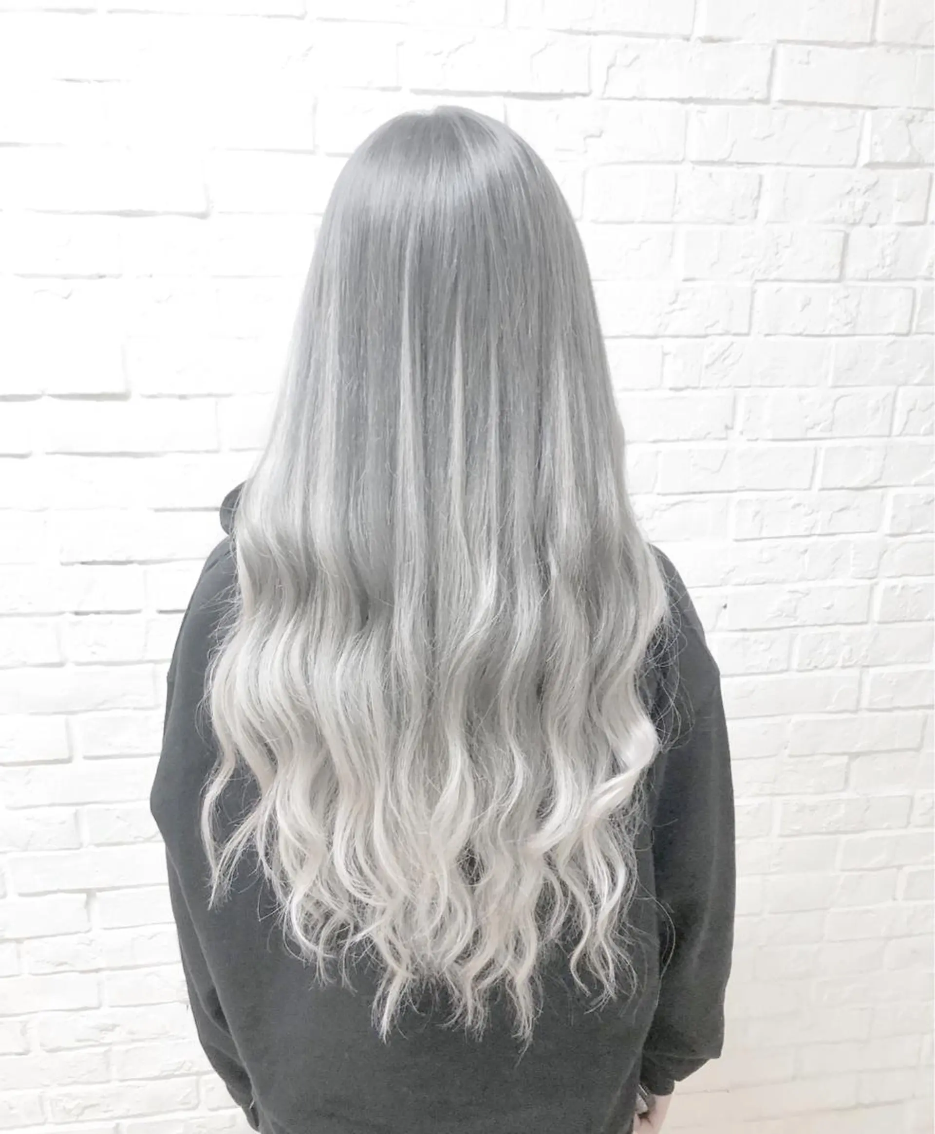 ロング カラー グラデーションカラー シルバー カット ヘアカラー トリートメント エクステ エクステリピート率 No.1 菊池　悠介のヘアスタイル