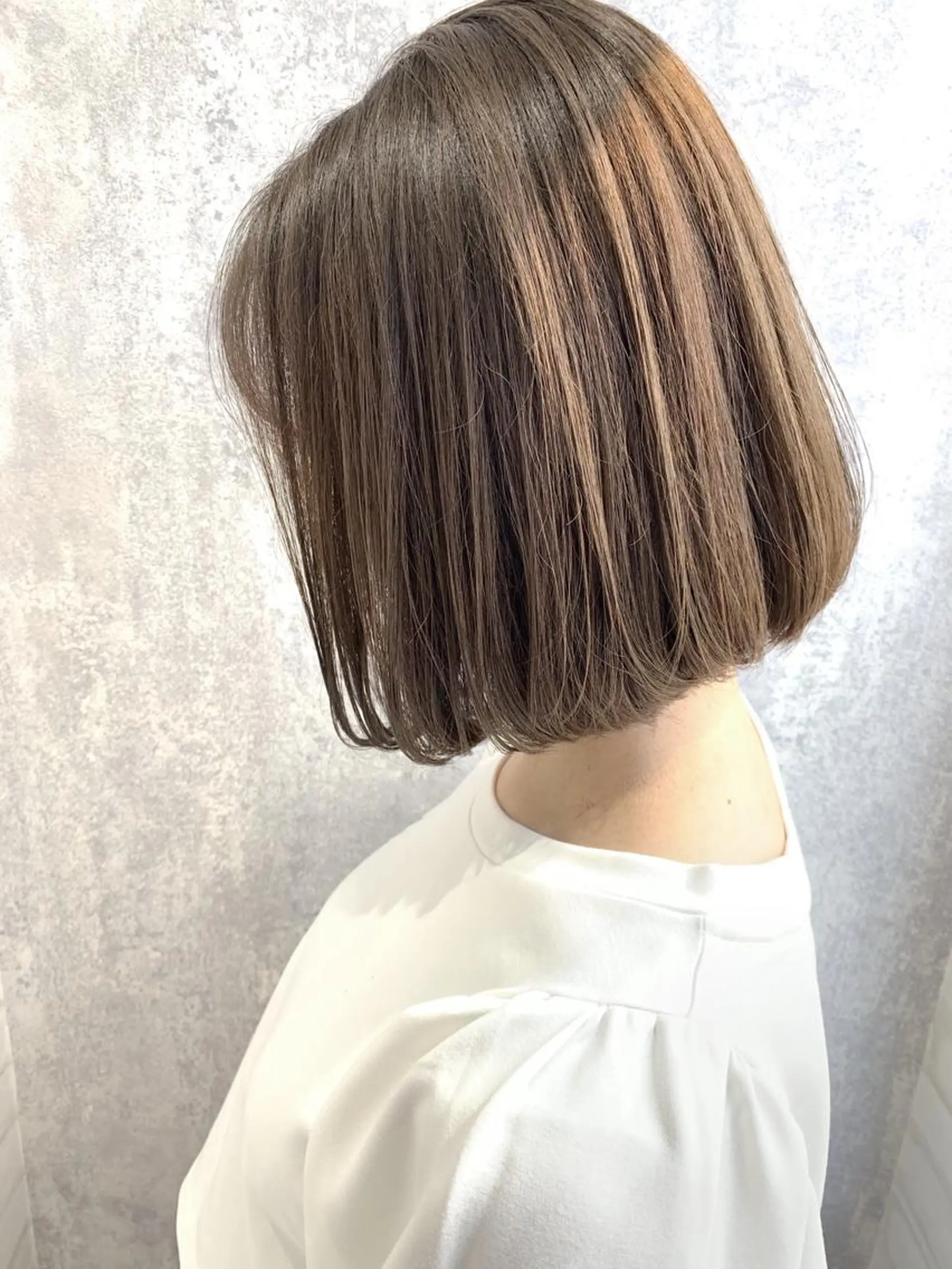 ショート カラー 切りっぱなしボブ アディクシーカラー アッシュ バレイヤージュ ブリーチ カット ヘアカラー トリートメント Zina福岡天神🪞 髪質改善🪞レイヤーのヘアスタイル