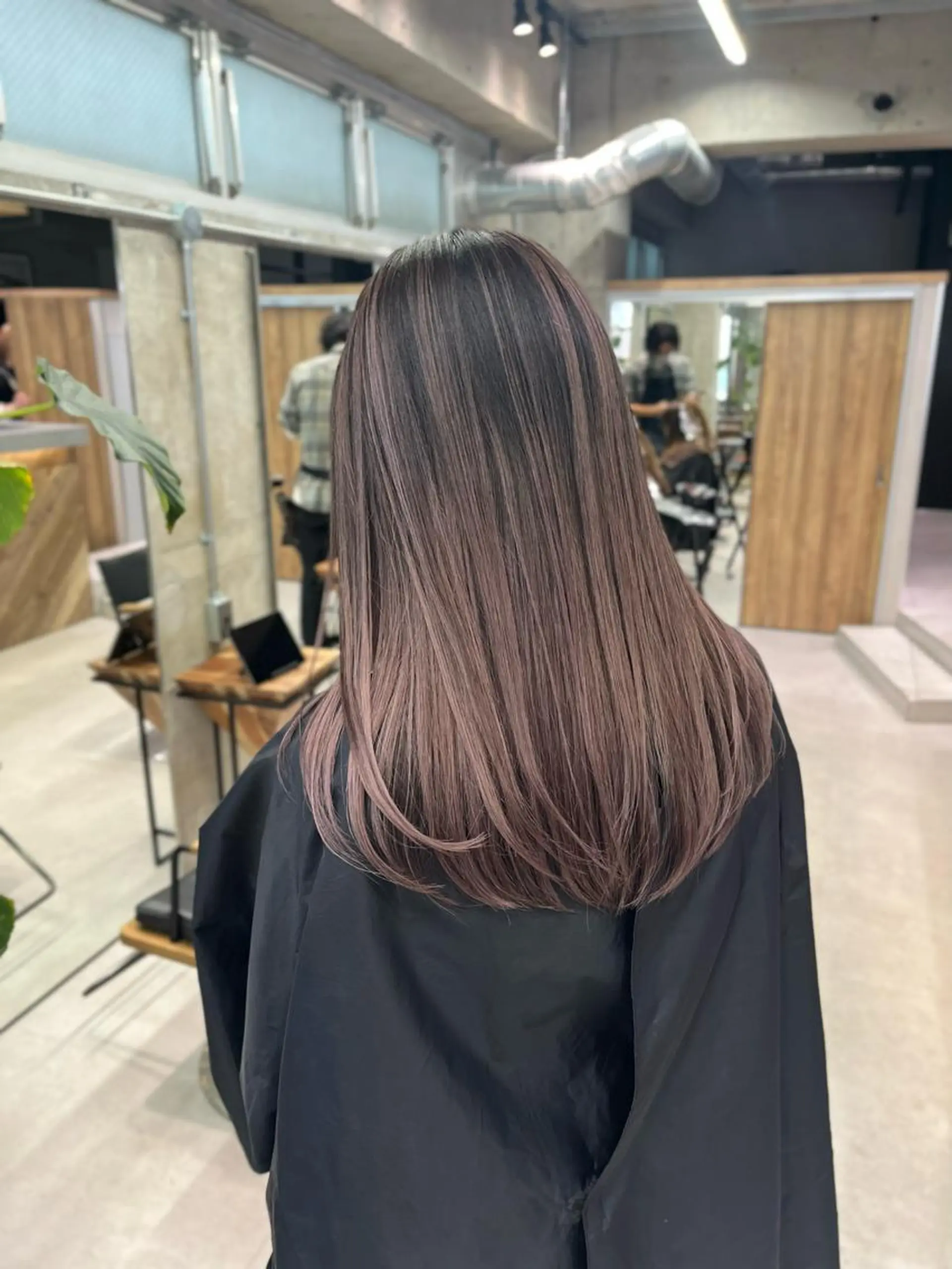 セミロング カラー バレイヤージュ デザインカラー ハイライトカラー ハイライト レイヤーカット ヘアカラー トリートメント 🌈透明感カラー ✨松田龍也🌈のヘアスタイル