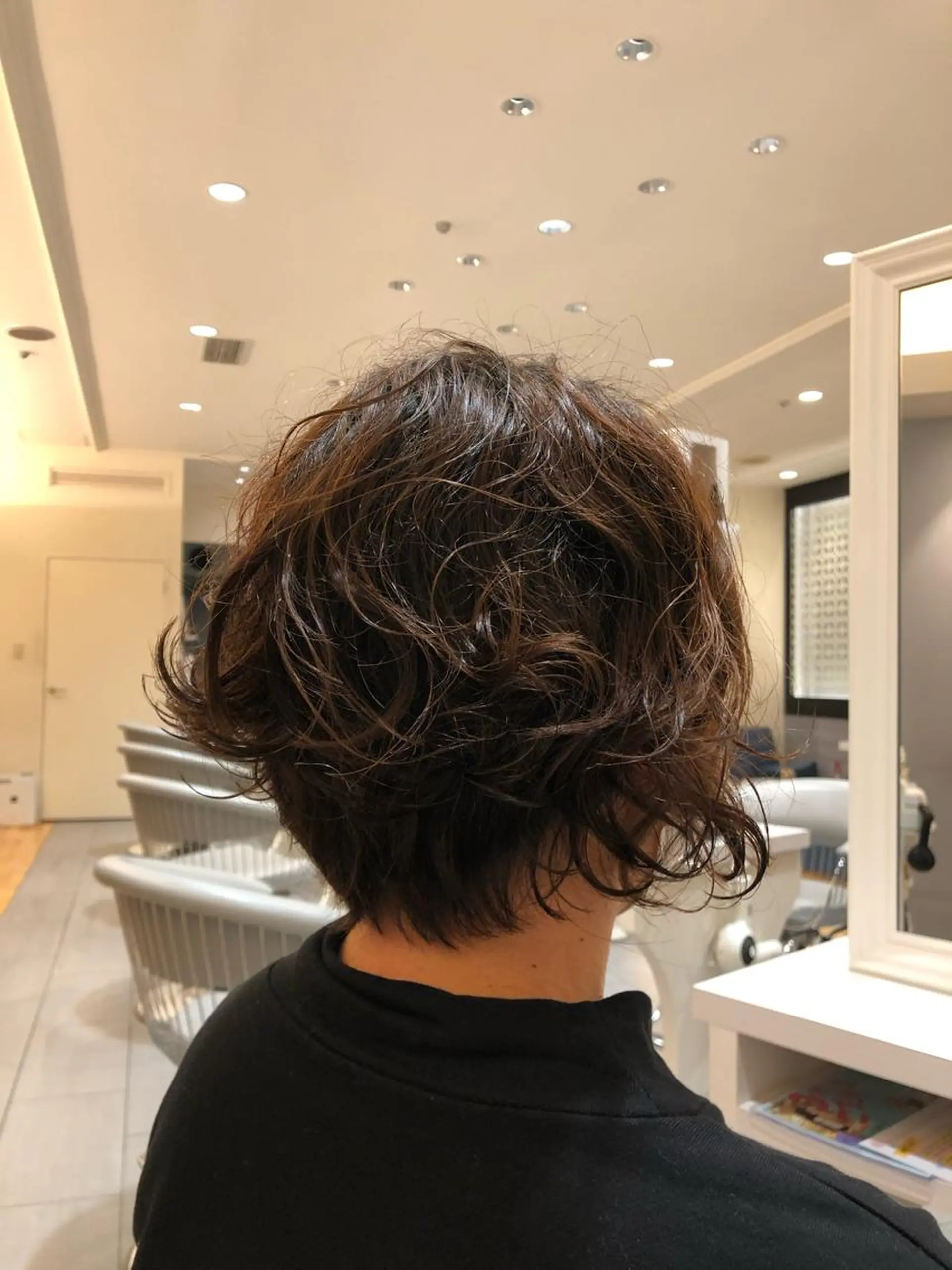 ショート ショートヘア コテ巻きパーマ 阪上 沙織のヘアスタイル