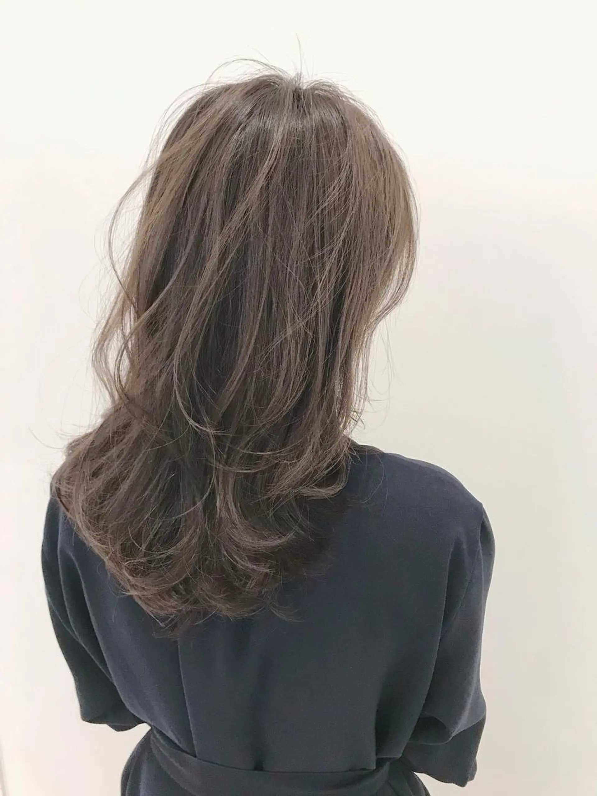 ミディアム カラー パーマ バレイヤージュ ブルーカラー ブルージュ グラデーションカラー ハイライトカラー 髪質改善/美髪ケア ✨岡野右京のヘアスタイル