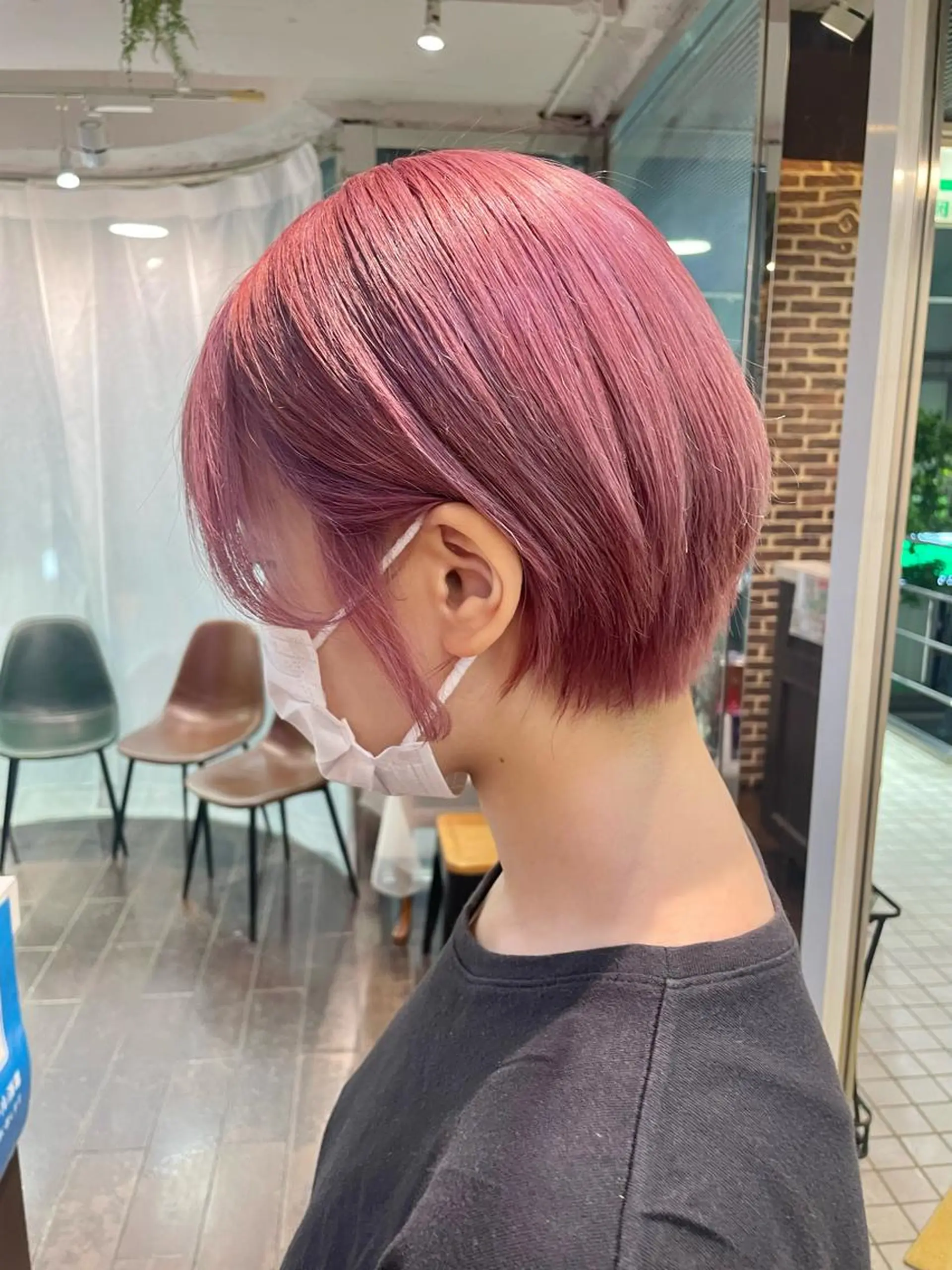 ミディアム カラー ブリーチ ケアブリーチ ピンクカラー ホワイトピンク 髪質改善 aya/小顔レイヤー /柔らかカラーのヘアスタイル