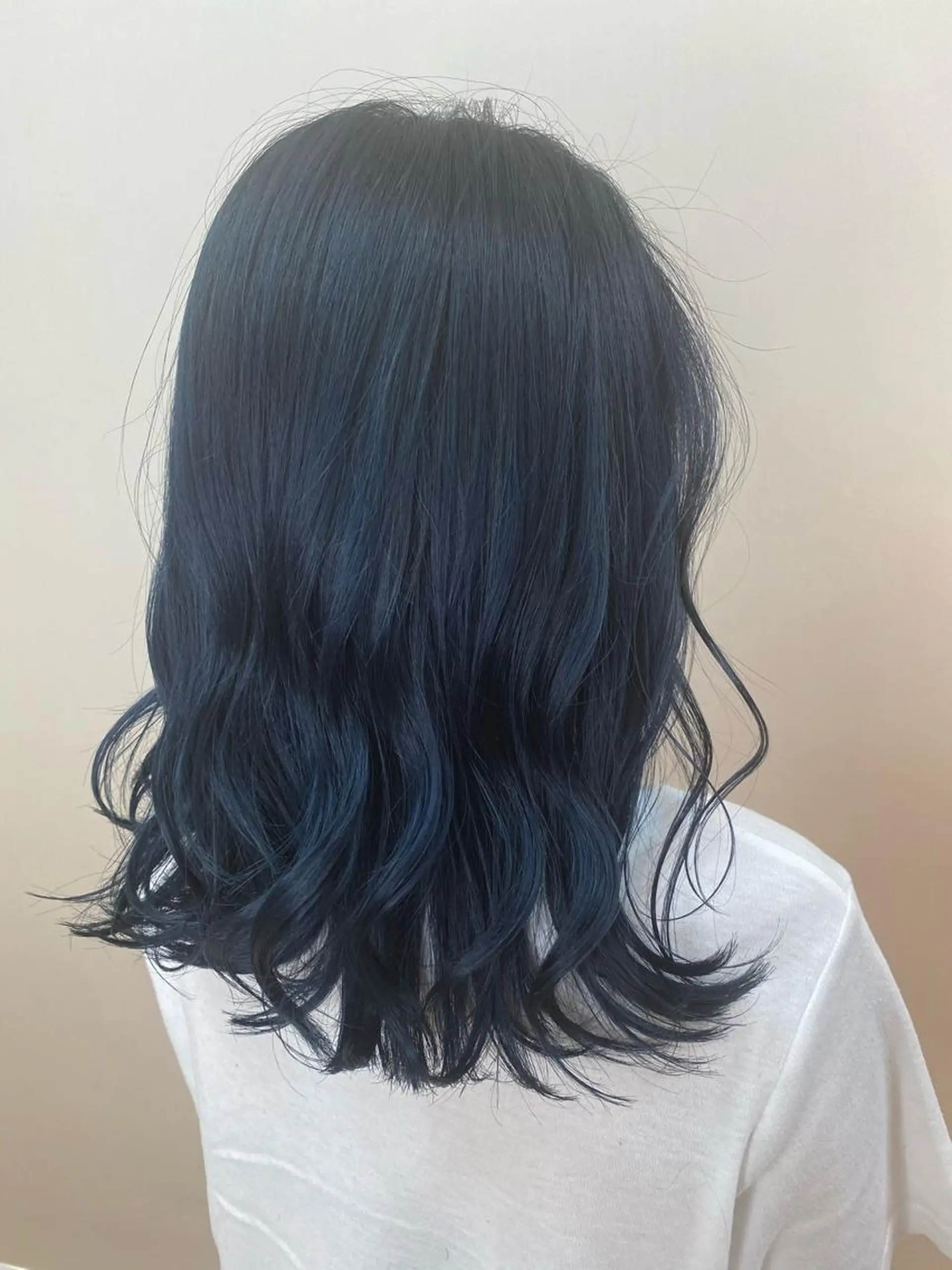 ロング カラー 黒髪 ブルーカラー ブルーブラック イルミナカラー ネイビーカラー 小顔レイヤー/ ベージュ🤍Rieのヘアスタイル