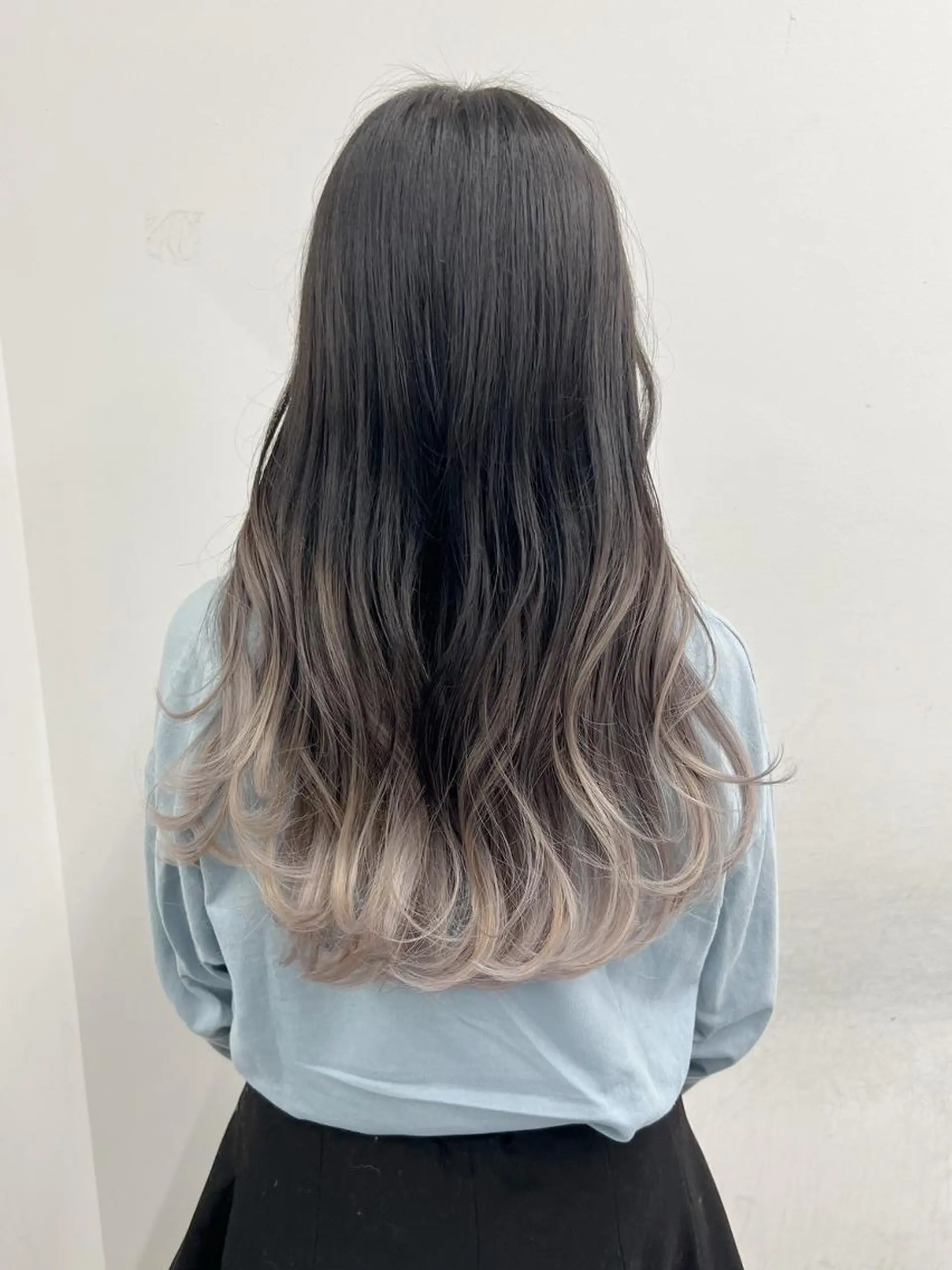 ロング カラー アディクシーカラー アッシュ ブルーカラー ダークアッシュ グレージュ 【公式】amble luxe池袋東口🩷のヘアスタイル