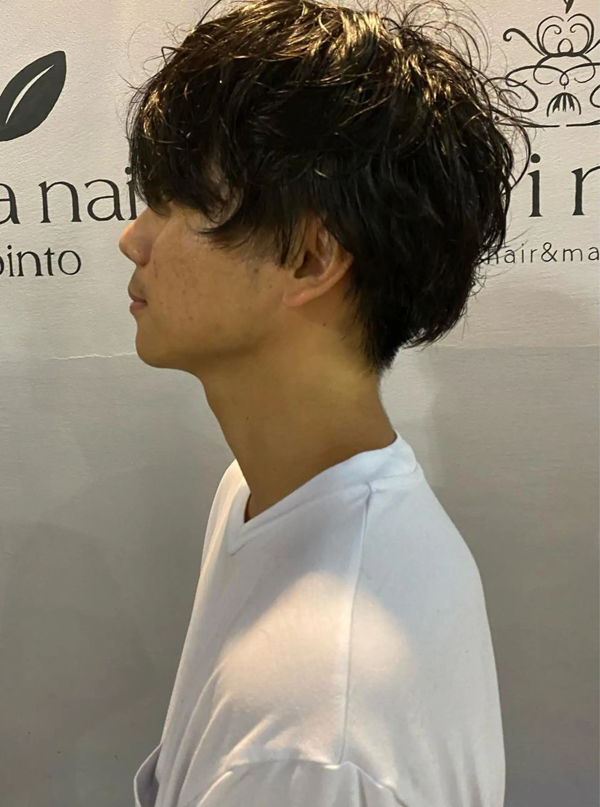ミディアム パーマ メンズ ミディアムパーマ センターパート フェザーパーマ メンズパーマ 刈り上げ メンズ特化🔥木下 晃徳のヘアスタイル