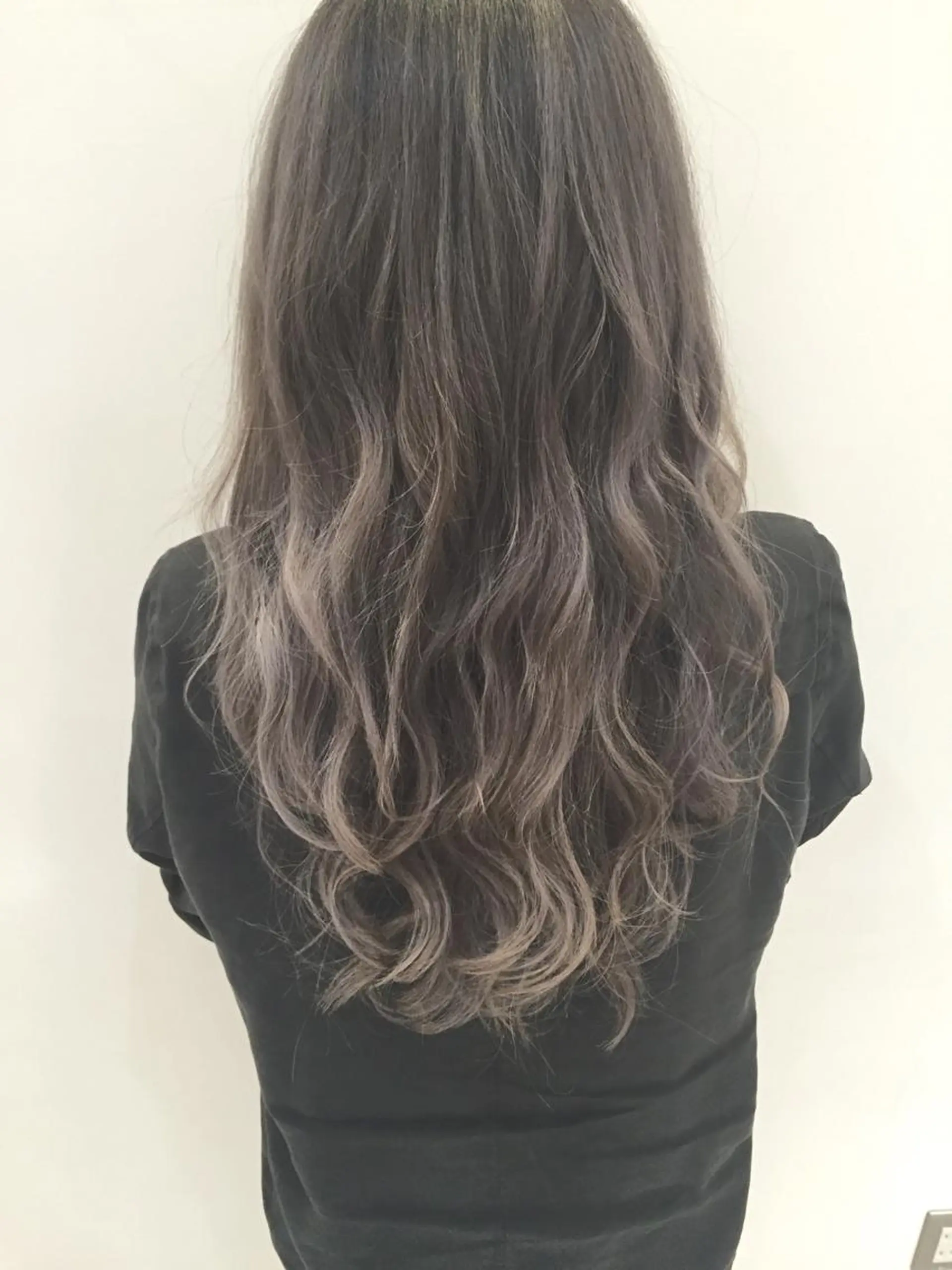 ロング カラー アッシュ シルバー シルバーアッシュ 外国人風カラー ハイトーン×髪質改善 KENTAのヘアスタイル