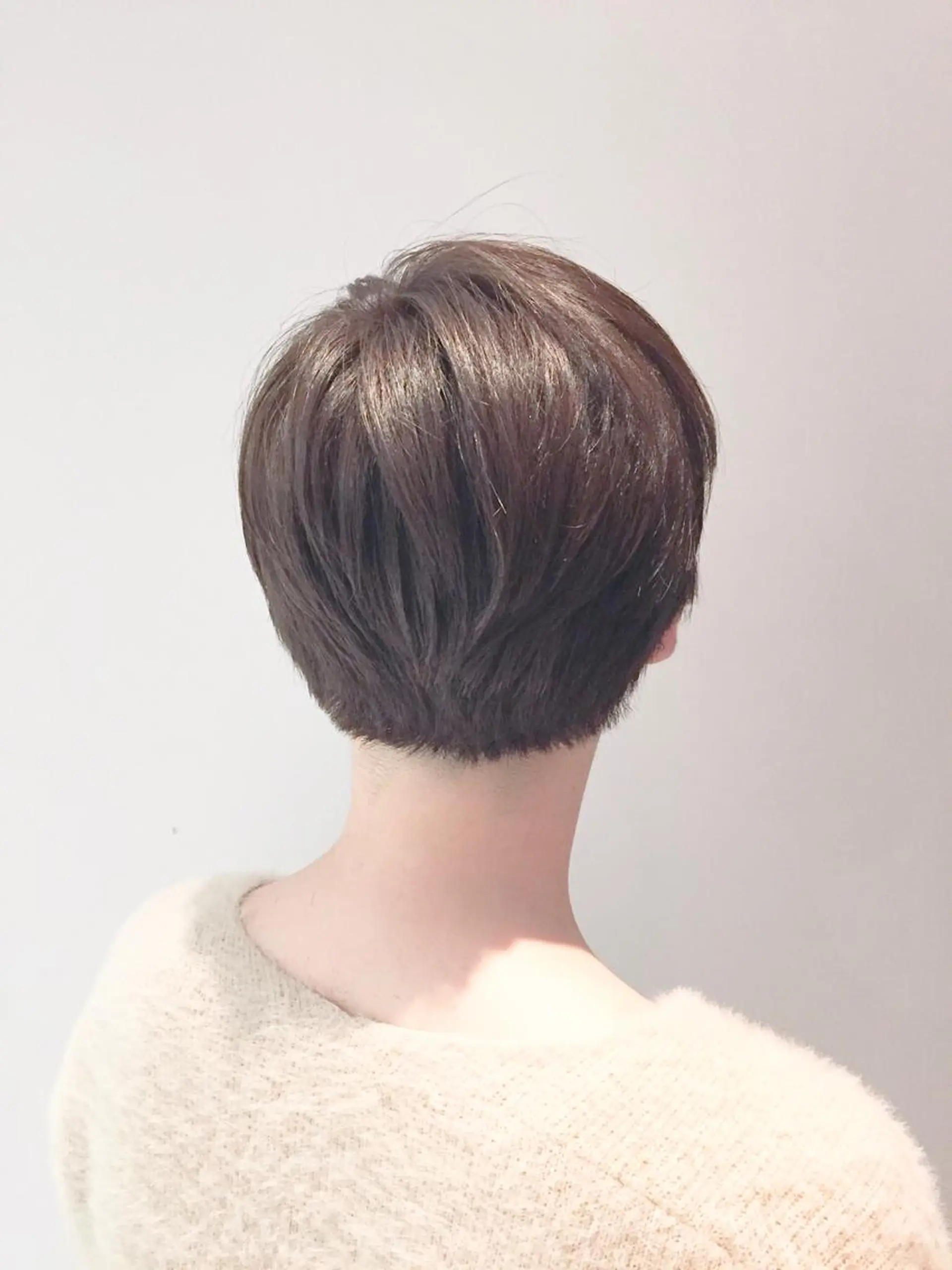 ショート カラー アッシュ ベージュカラー ショートヘア un 溝の口 伊豆本のマツエク・マツパデザイン