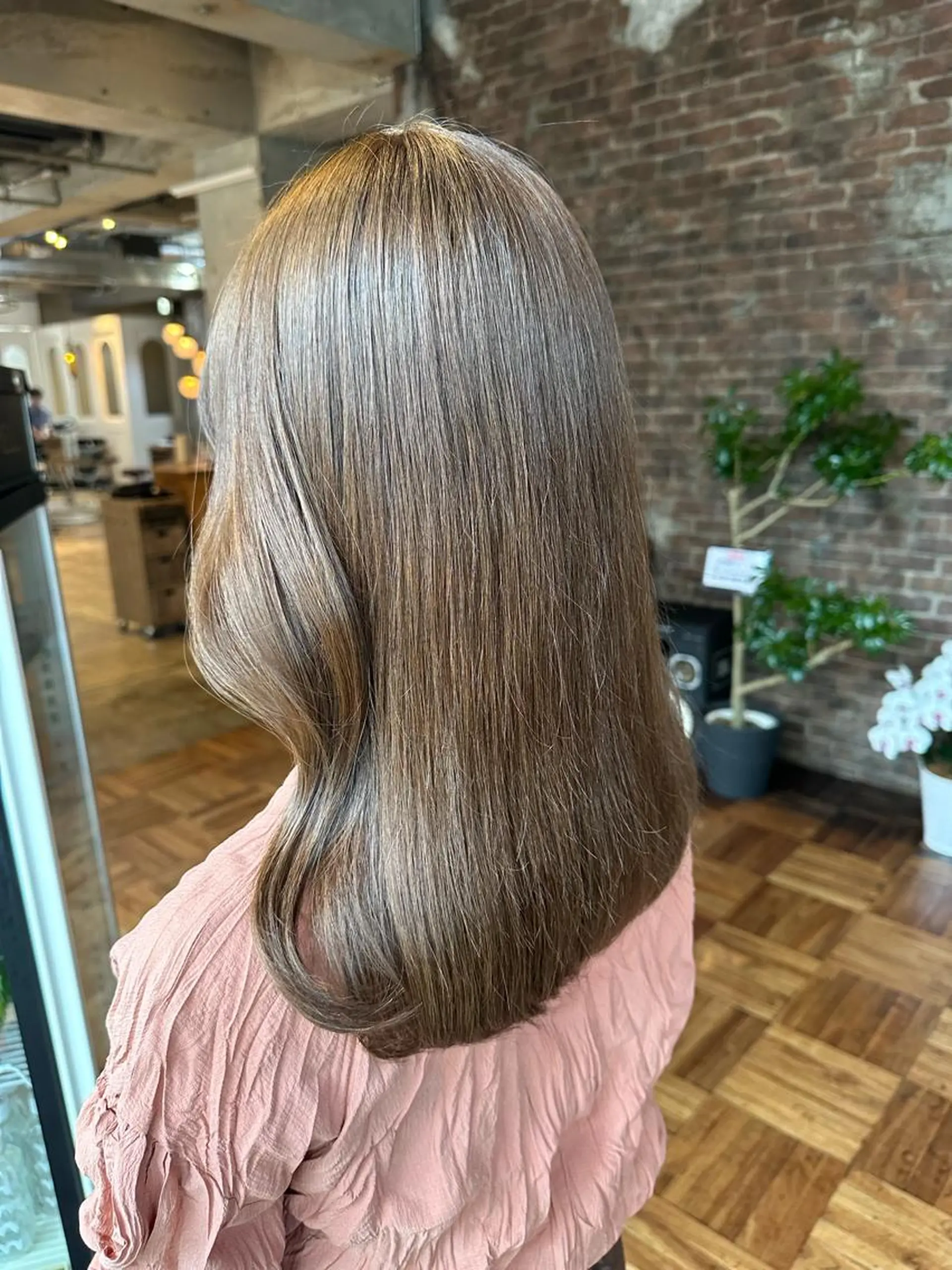 セミロング カラー MIYU透明感カラー ブリーチなしWカラーのヘアスタイル