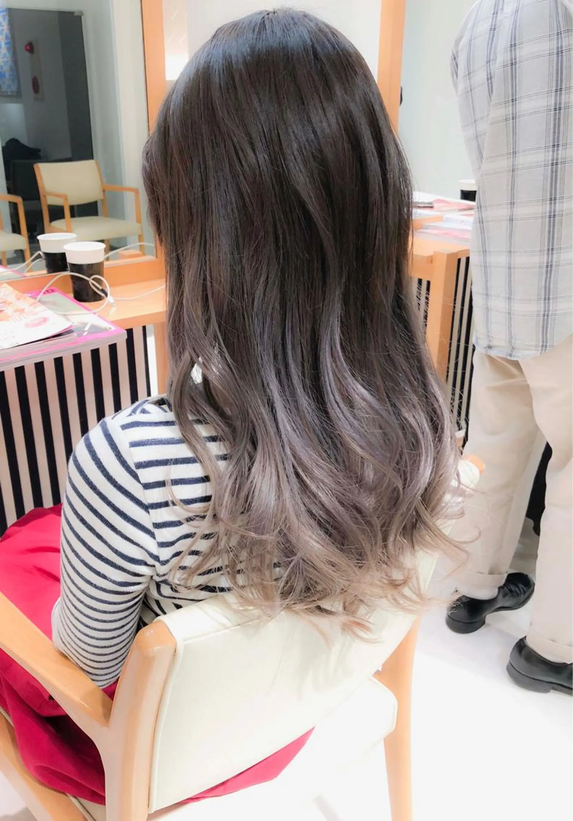 ロング カラー アッシュ アッシュグレー アッシュグレージュ グラデーションカラー グレージュ Days 透明感カラーのヘアスタイル