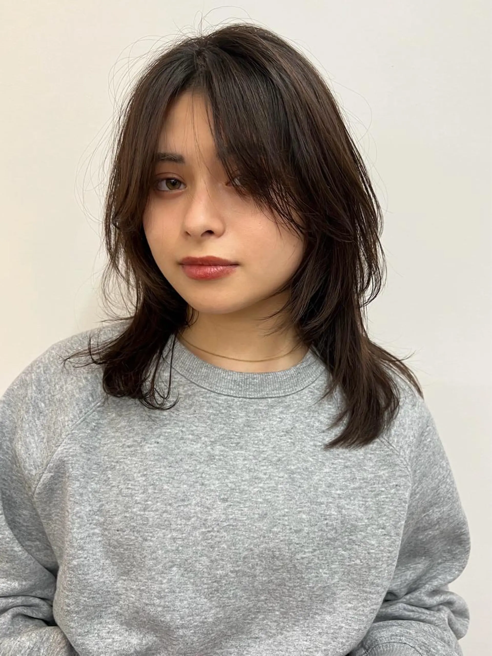 ミディアム カラー パーマ ヘアアレンジ メンズ キッズ ネイル マツエク・マツパ アイブロウ ウルフレイヤーカット /チヒロのヘアスタイル