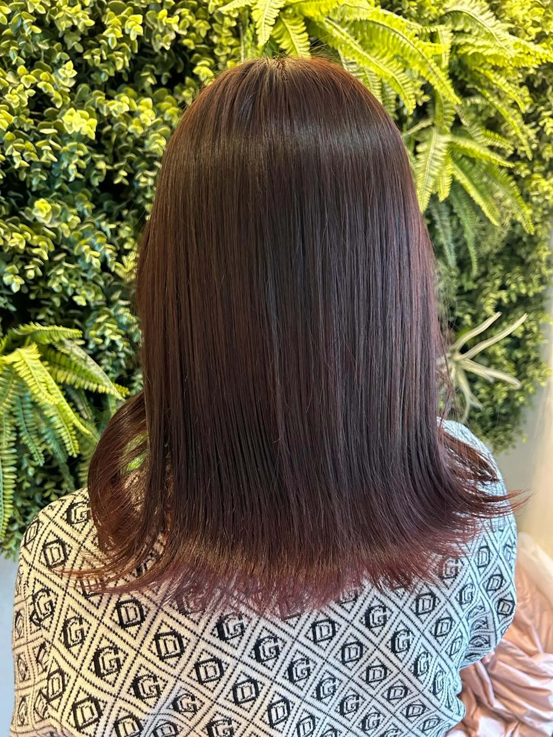 ミディアム 水谷 菜央のヘアスタイル