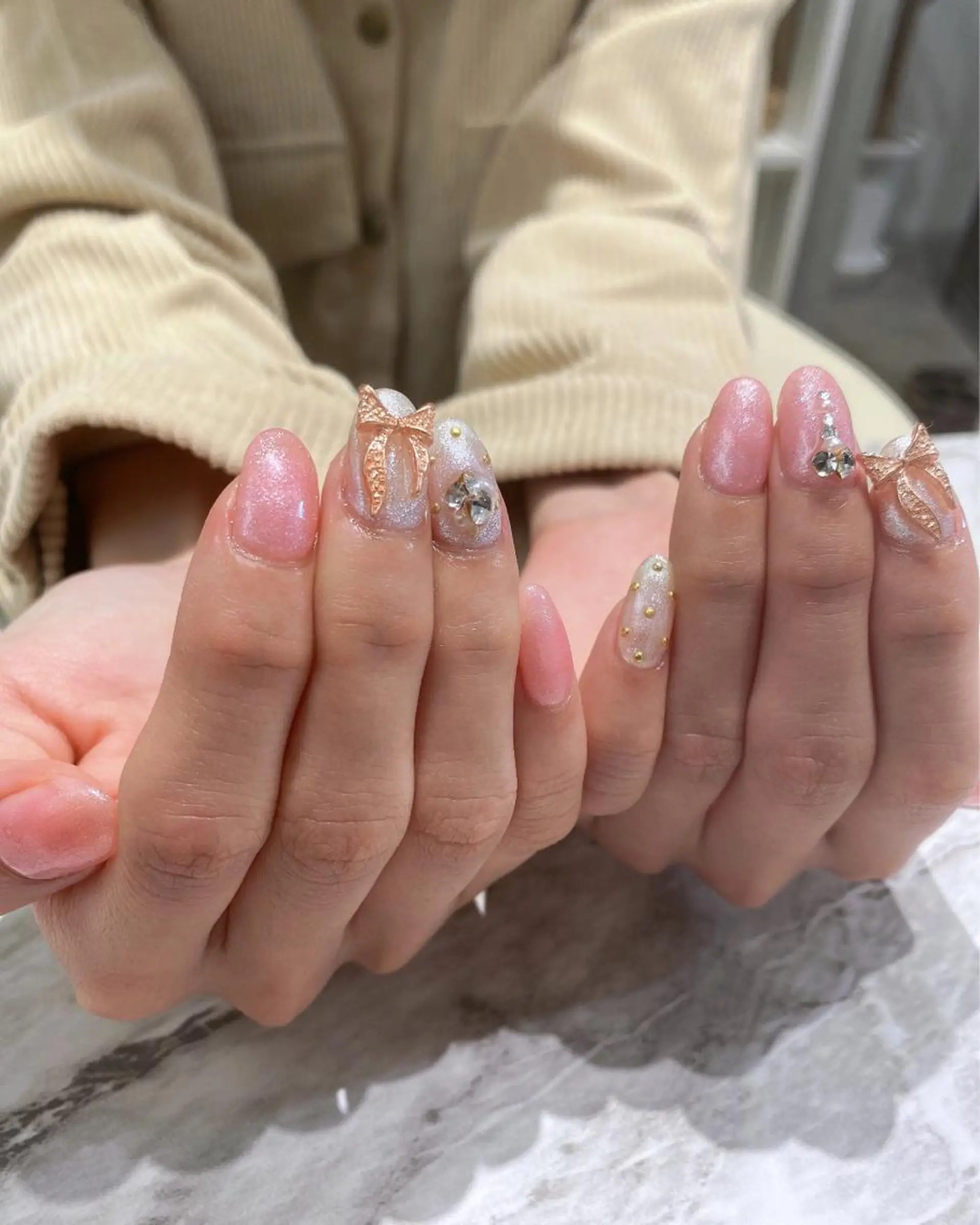 ネイル ピンク リボン ハンドネイル フットネイル ハンドケア ✴︎:.｡. MAKI.｡.:✴︎のネイルデザイン