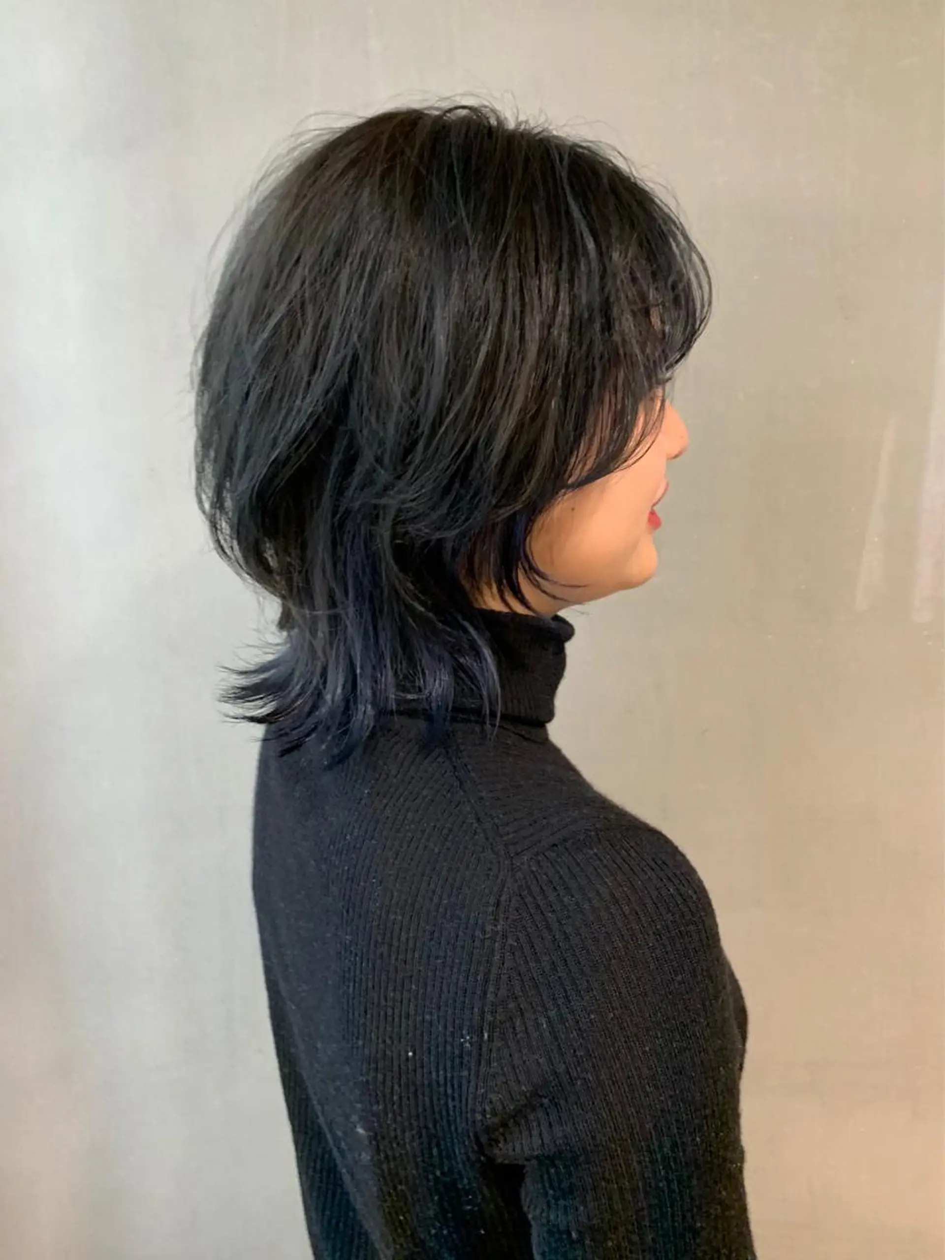 ショート カラー 黒髪 ブルーカラー ブルーブラック ウルフカット ウルフレイヤーカット /チヒロのヘアスタイル